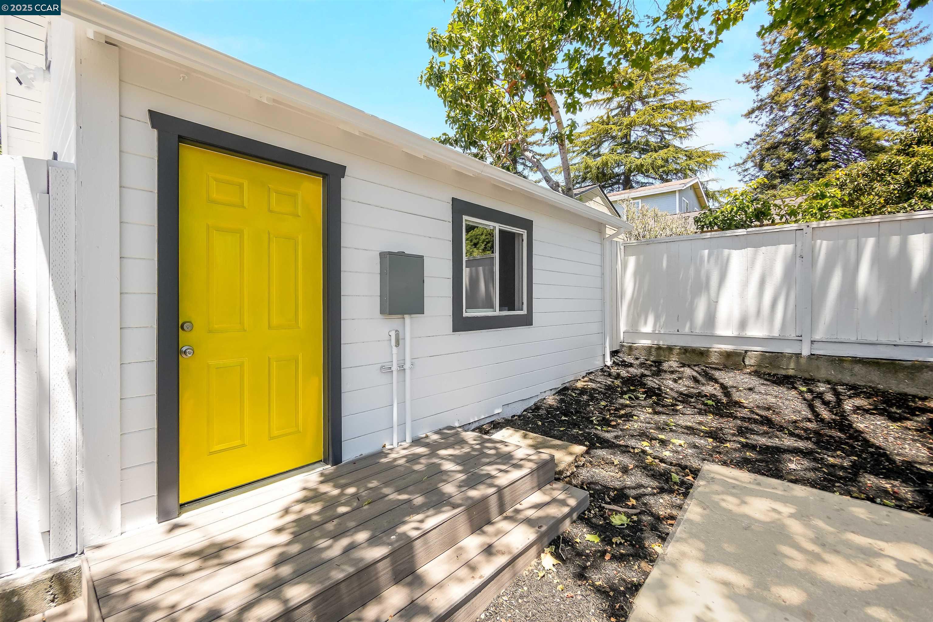 Detail Gallery Image 49 of 59 For 2718 Carmel St, Oakland,  CA 94602 - 3 Beds | 1/1 Baths
