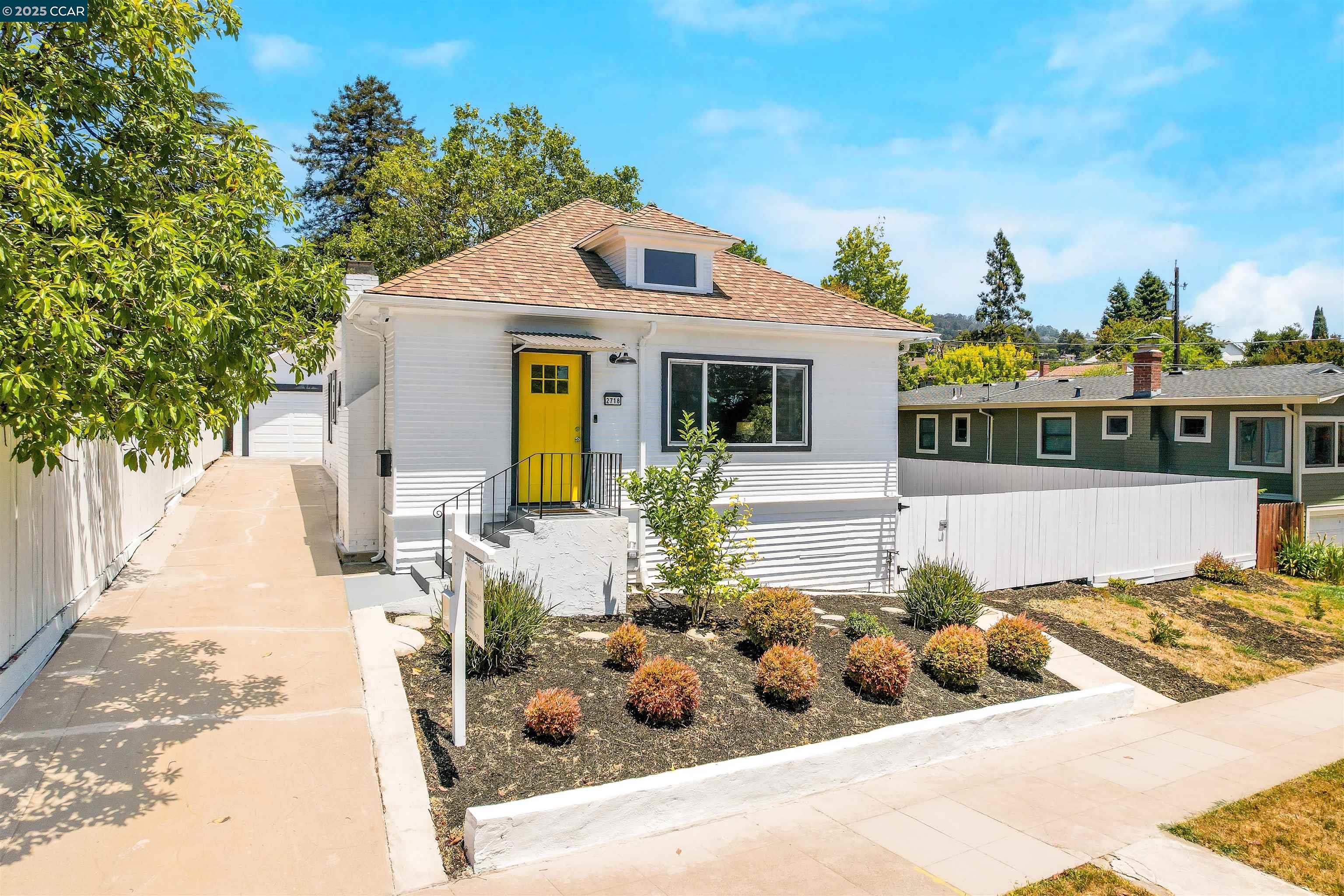 Detail Gallery Image 6 of 59 For 2718 Carmel St, Oakland,  CA 94602 - 3 Beds | 1/1 Baths