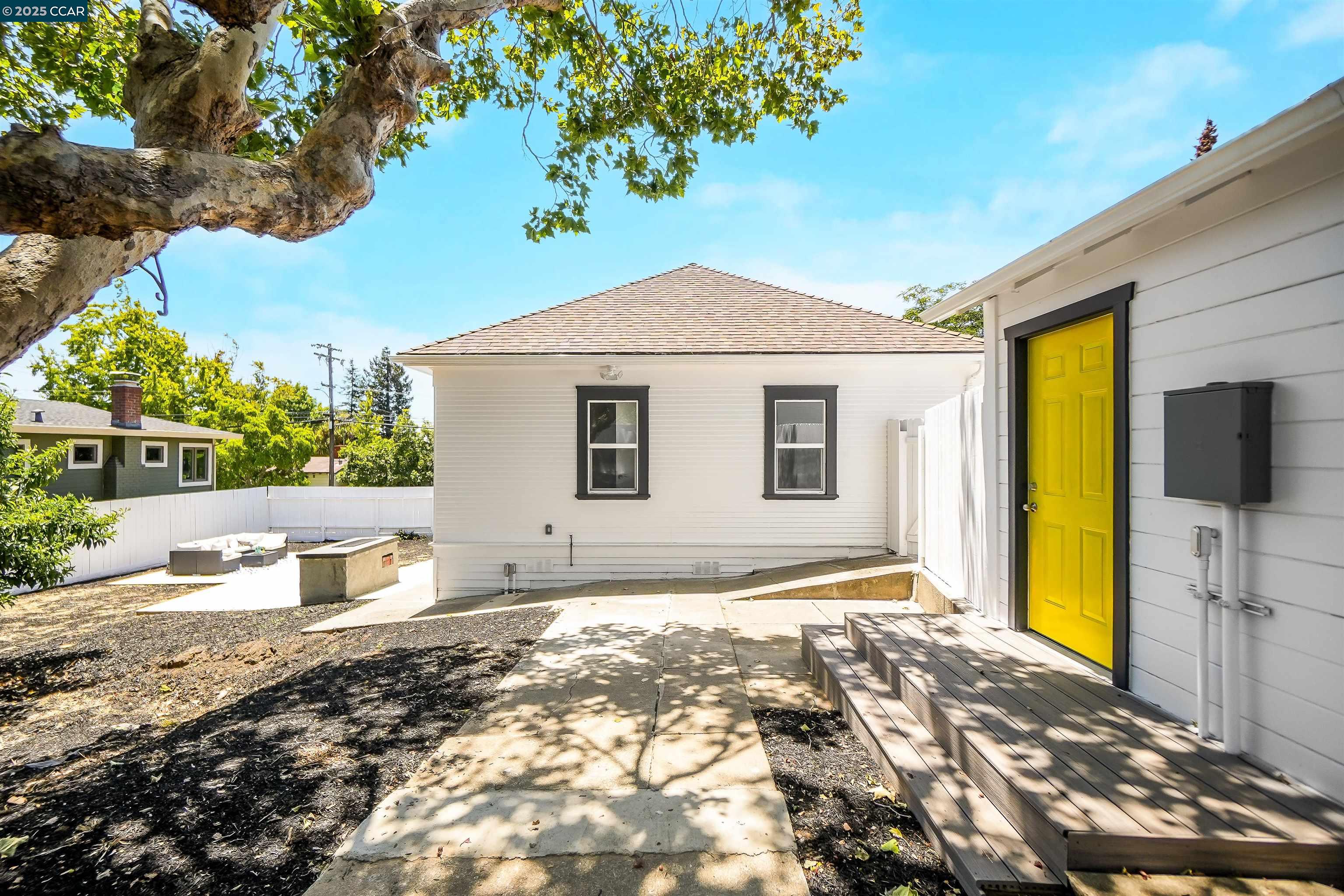 Detail Gallery Image 50 of 59 For 2718 Carmel St, Oakland,  CA 94602 - 3 Beds | 1/1 Baths