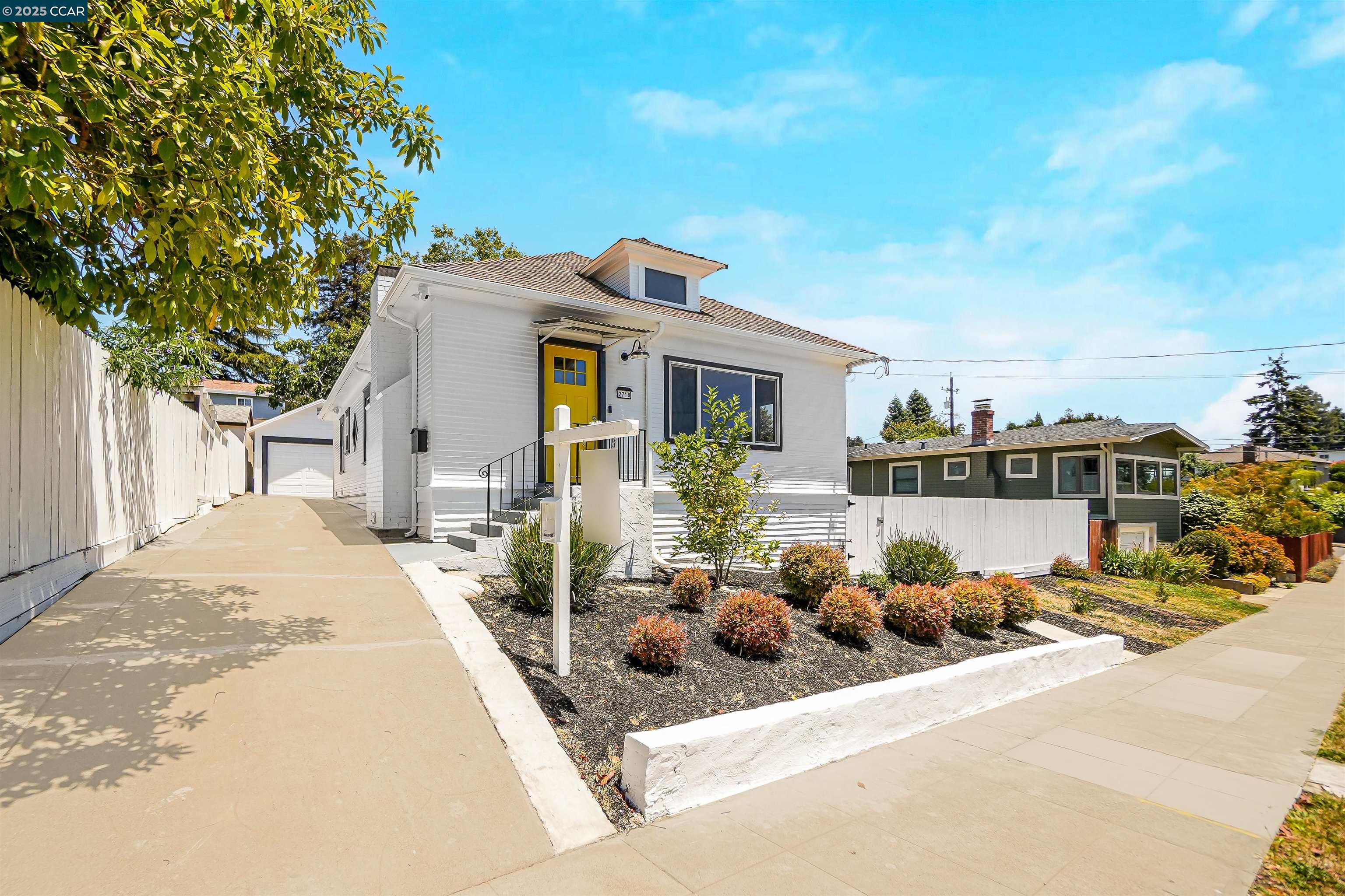 Detail Gallery Image 8 of 59 For 2718 Carmel St, Oakland,  CA 94602 - 3 Beds | 1/1 Baths