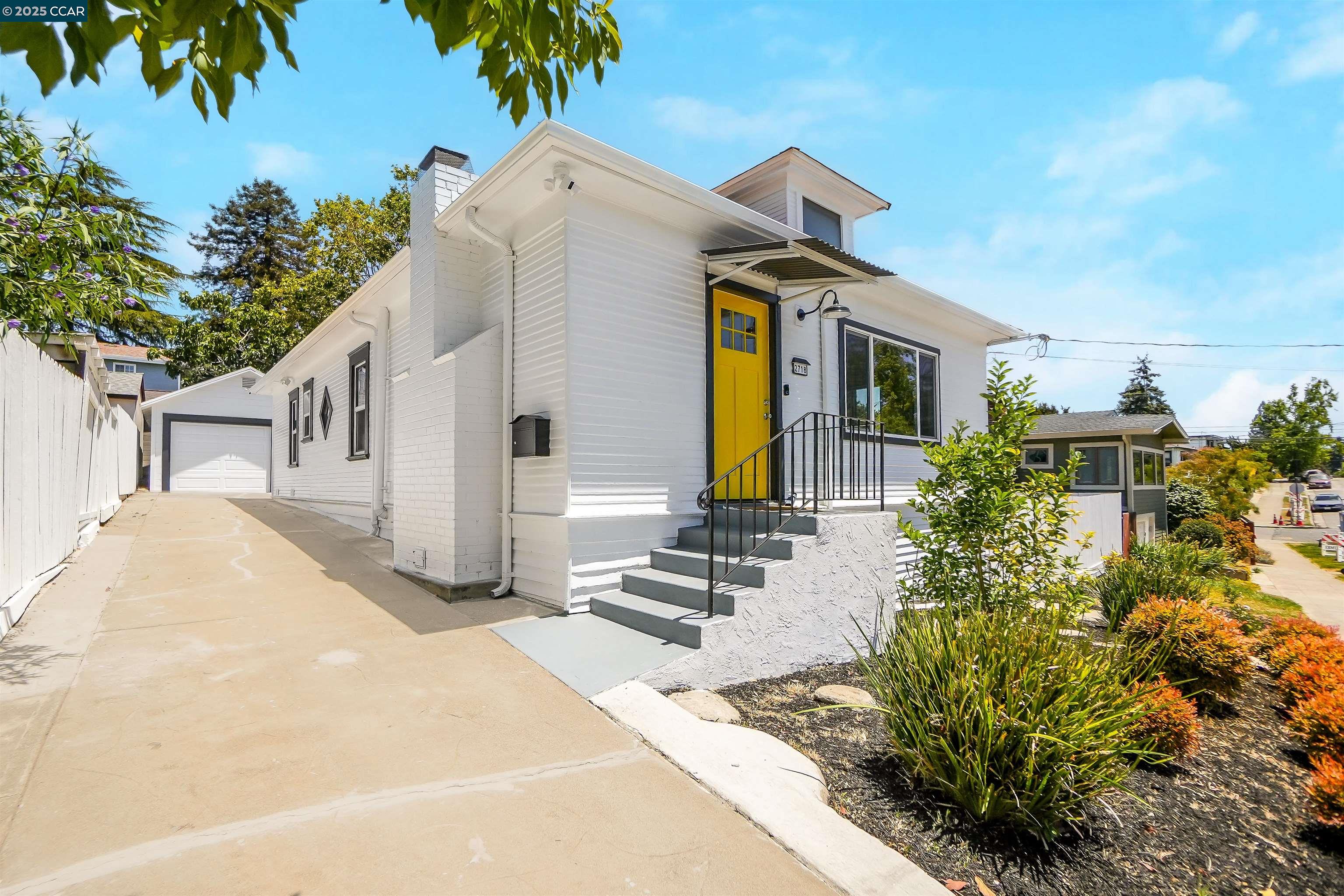 Detail Gallery Image 9 of 59 For 2718 Carmel St, Oakland,  CA 94602 - 3 Beds | 1/1 Baths