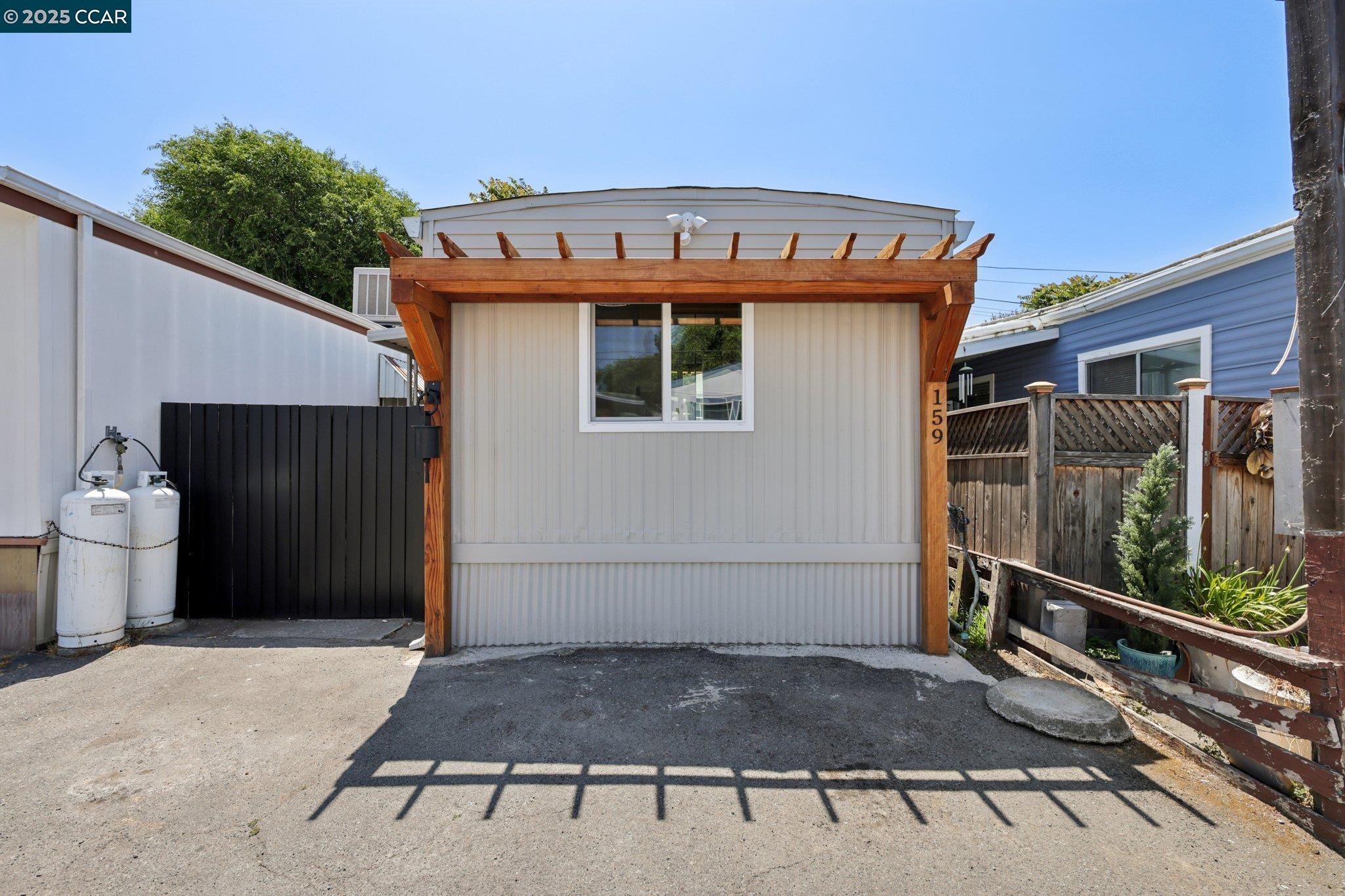 Detail Gallery Image 2 of 20 For 2399 E 14th Street #159,  San Leandro,  CA 94577 - 3 Beds | 2 Baths