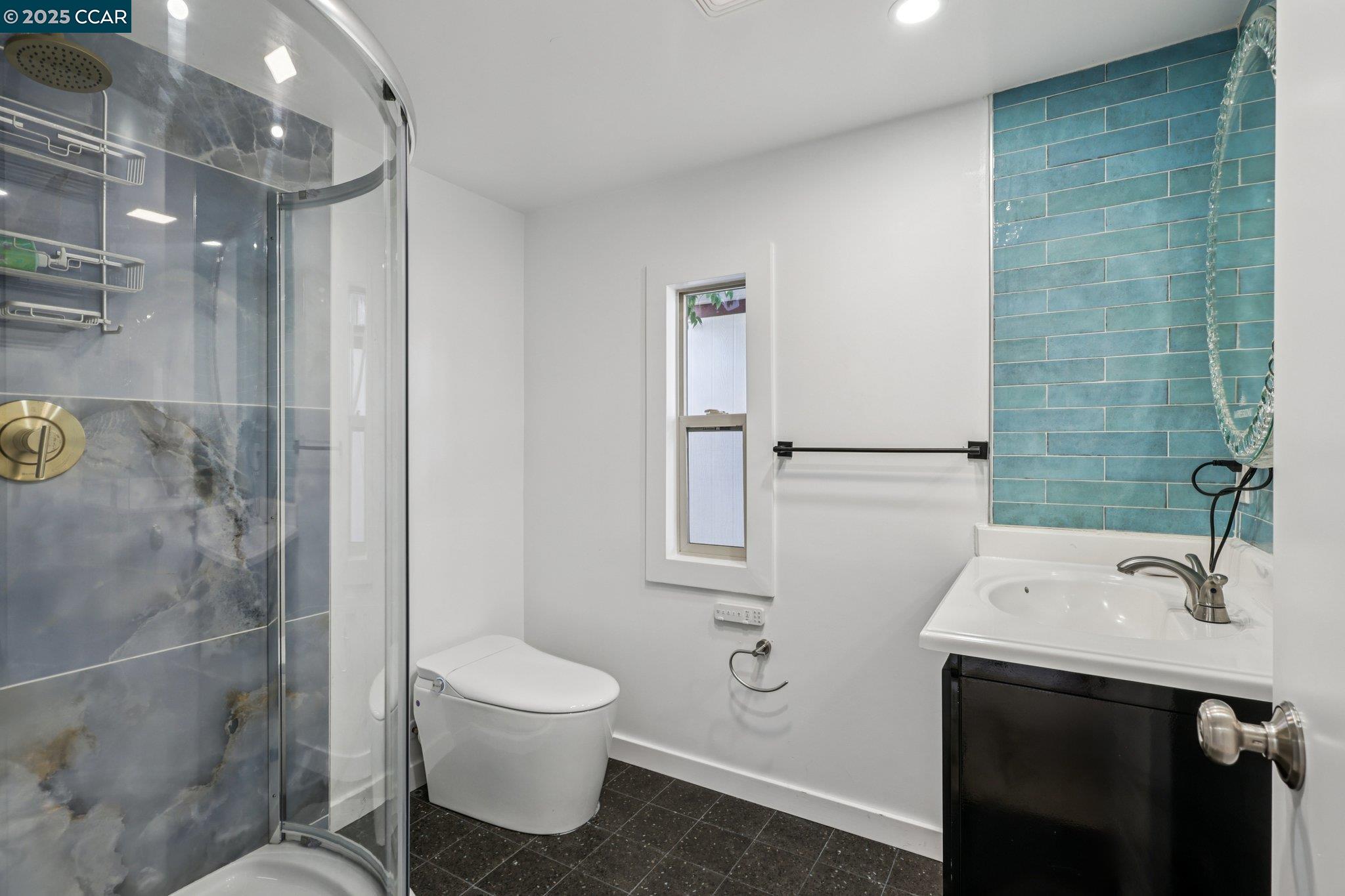 Detail Gallery Image 15 of 20 For 2399 E 14th Street #159,  San Leandro,  CA 94577 - 3 Beds | 2 Baths