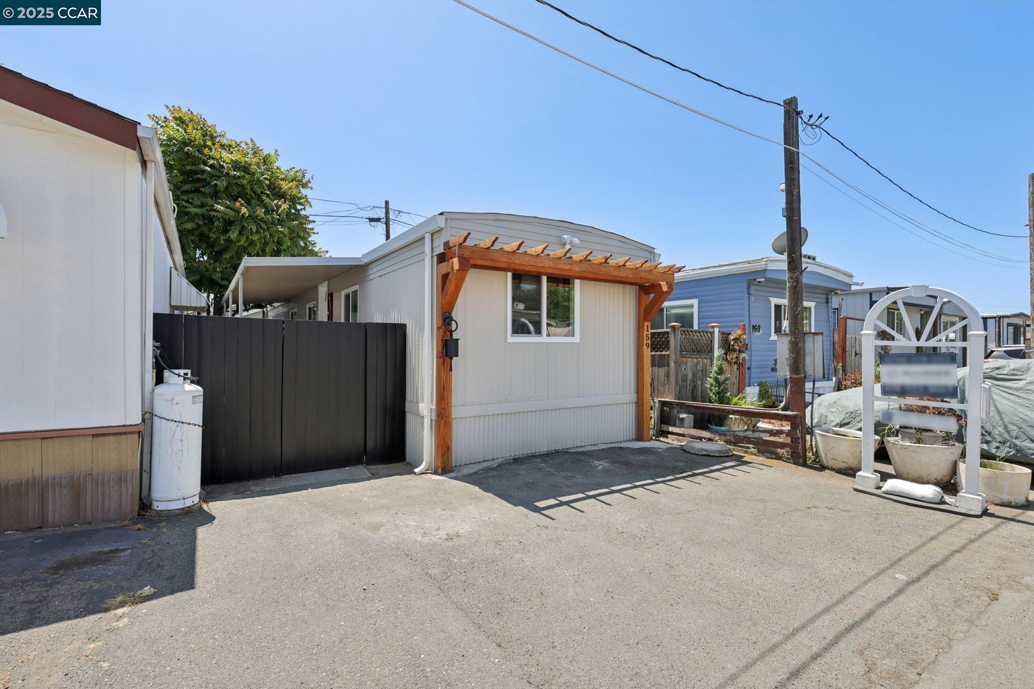 Detail Gallery Image 3 of 20 For 2399 E 14th Street #159,  San Leandro,  CA 94577 - 3 Beds | 2 Baths
