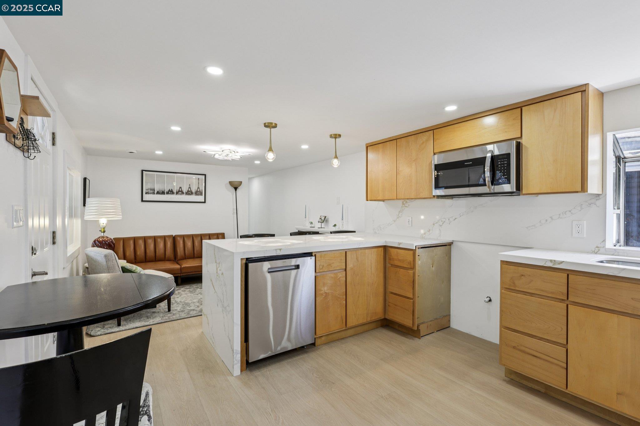 Detail Gallery Image 5 of 20 For 2399 E 14th Street #159,  San Leandro,  CA 94577 - 3 Beds | 2 Baths