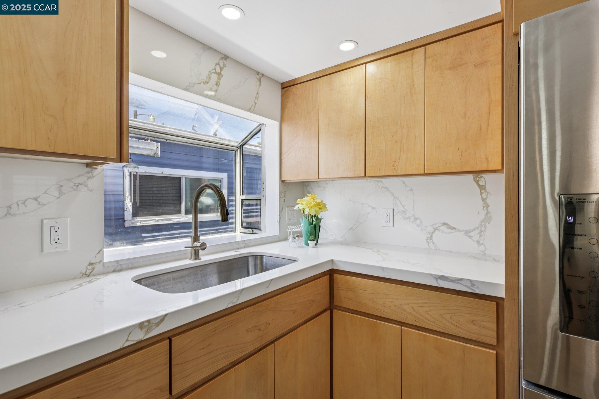 Detail Gallery Image 6 of 20 For 2399 E 14th Street #159,  San Leandro,  CA 94577 - 3 Beds | 2 Baths