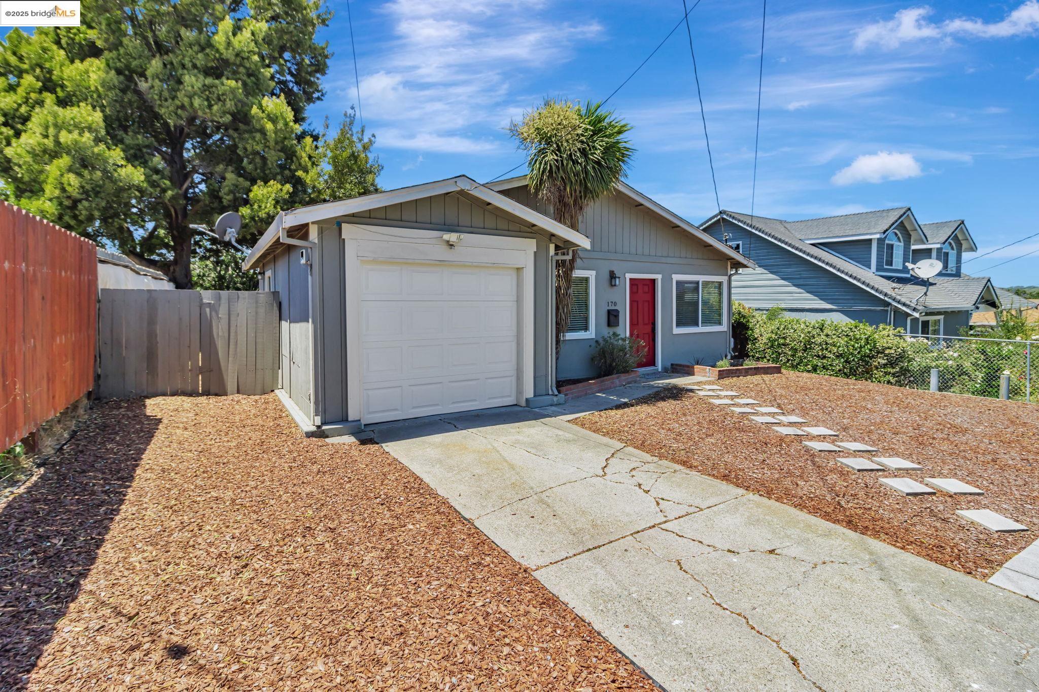 Detail Gallery Image 2 of 37 For 170 Linda Dr, San Pablo,  CA 94806 - 2 Beds | 1 Baths