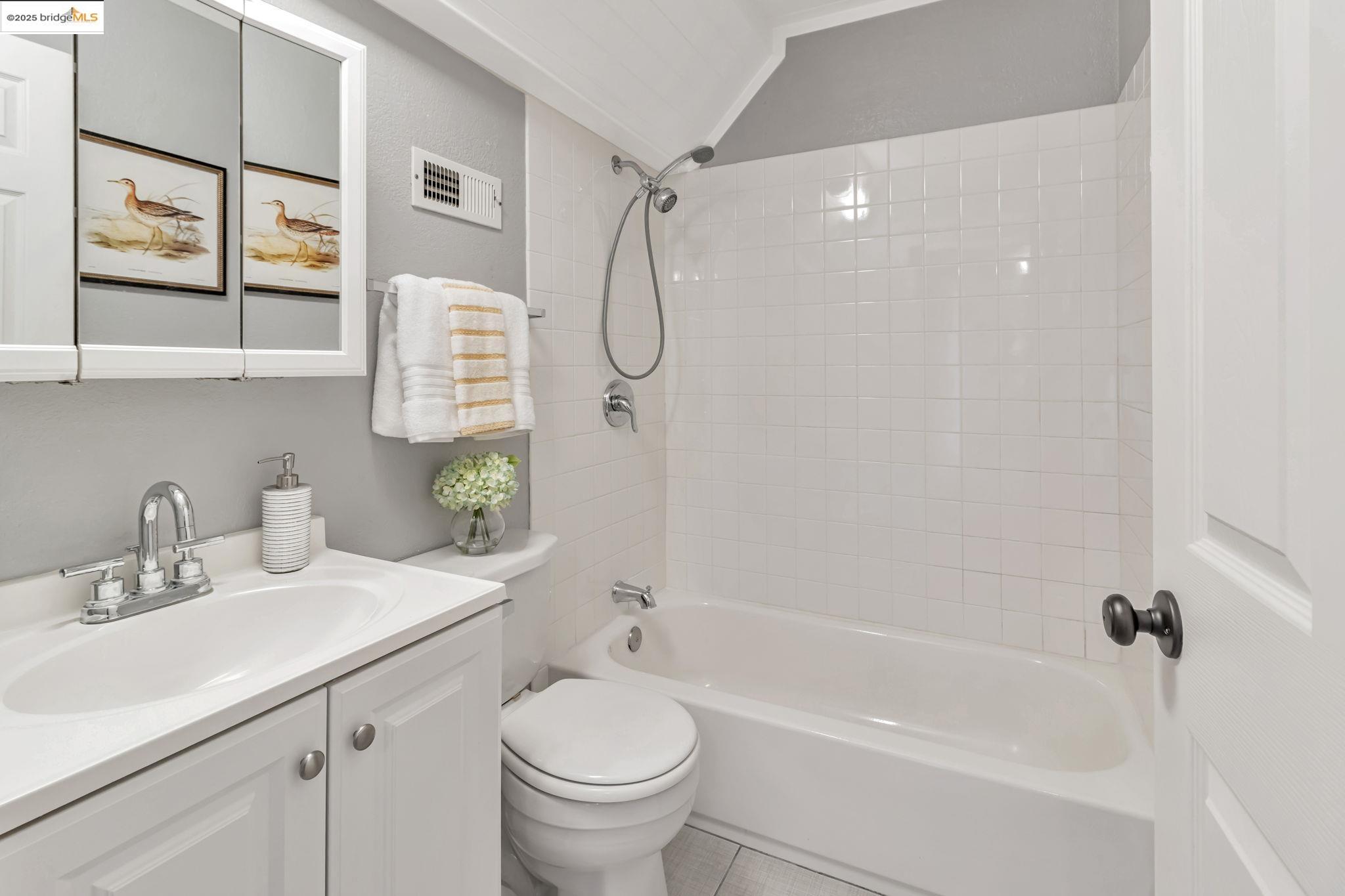 Detail Gallery Image 16 of 37 For 170 Linda Dr, San Pablo,  CA 94806 - 2 Beds | 1 Baths