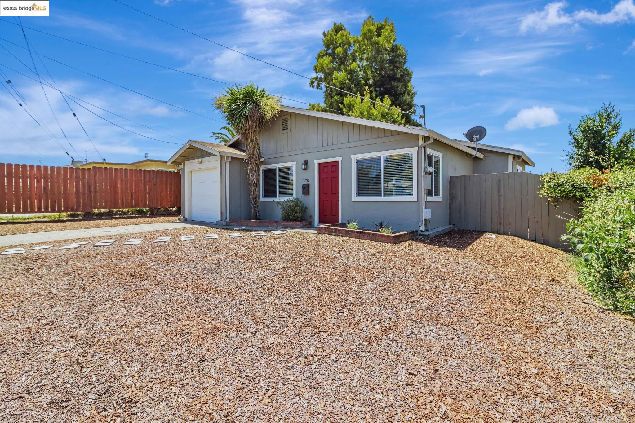 Detail Gallery Image 3 of 37 For 170 Linda Dr, San Pablo,  CA 94806 - 2 Beds | 1 Baths