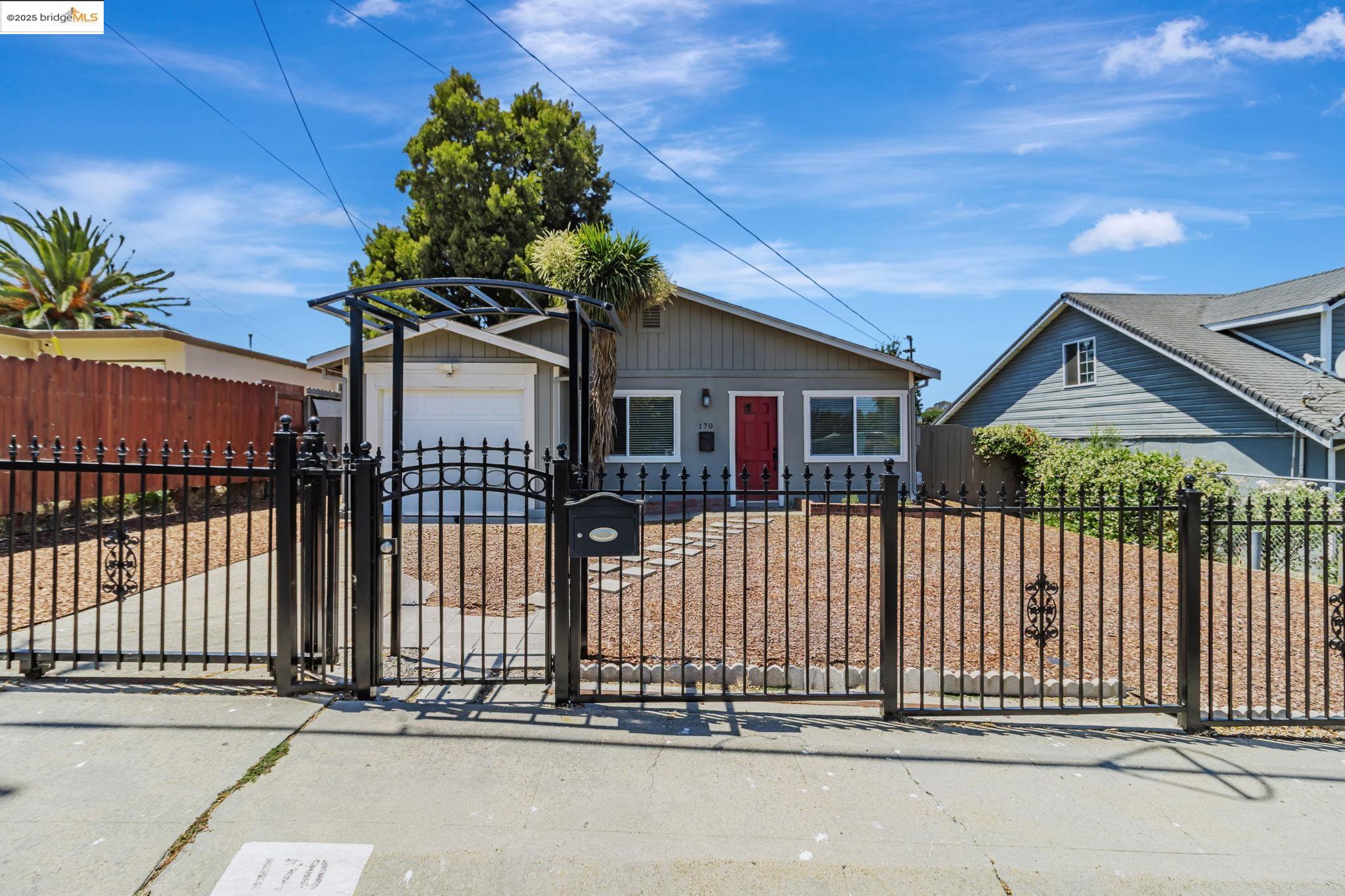 Detail Gallery Image 4 of 37 For 170 Linda Dr, San Pablo,  CA 94806 - 2 Beds | 1 Baths