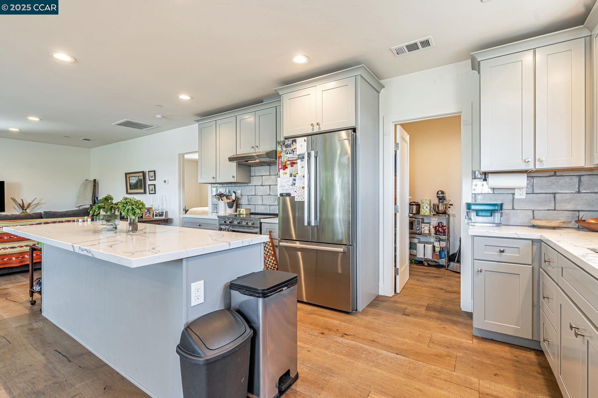 Detail Gallery Image 11 of 42 For 420 Winslow St., Crockett,  CA 94525 - 2 Beds | 2/1 Baths