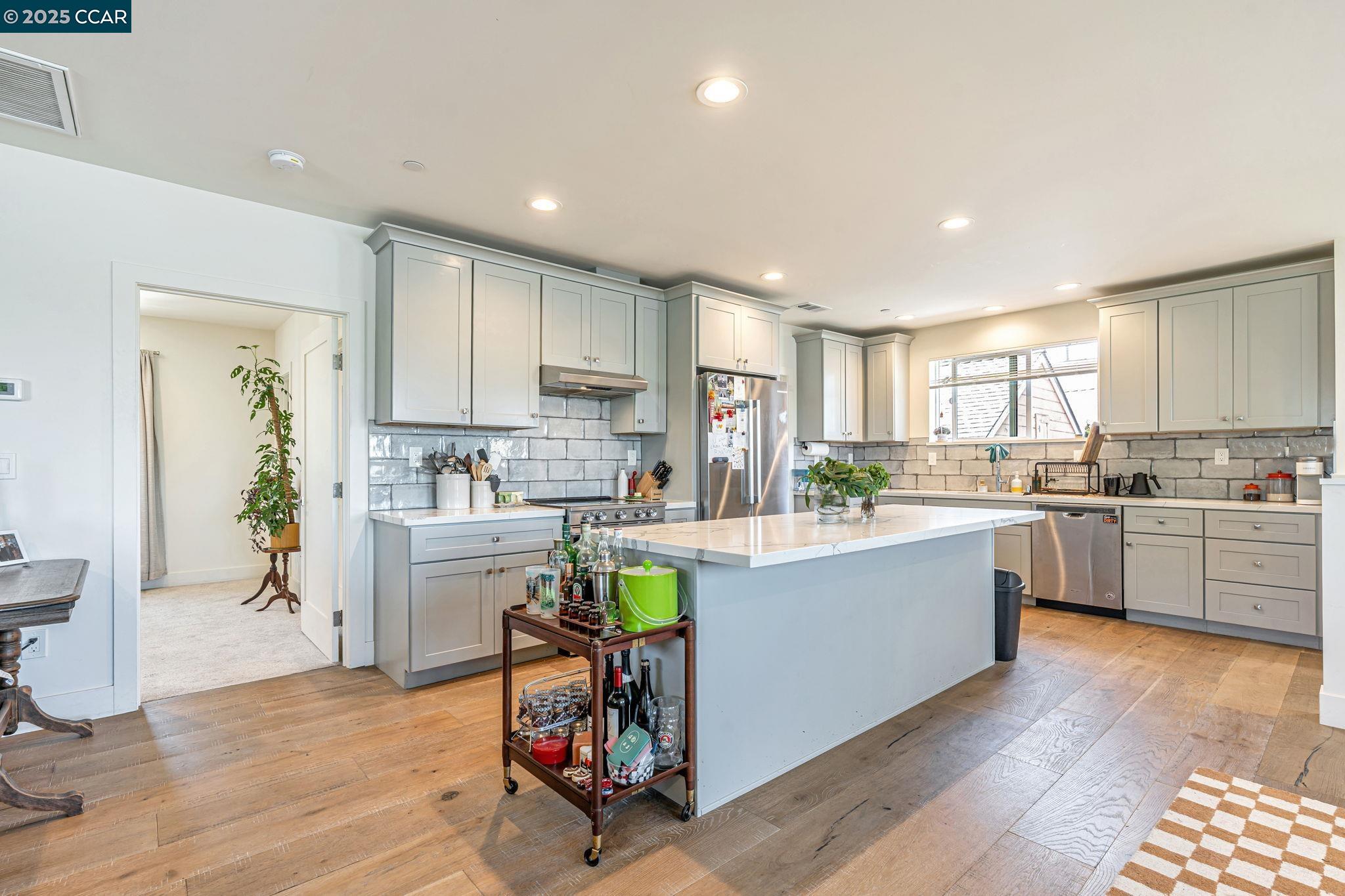 Detail Gallery Image 12 of 42 For 420 Winslow St., Crockett,  CA 94525 - 2 Beds | 2/1 Baths