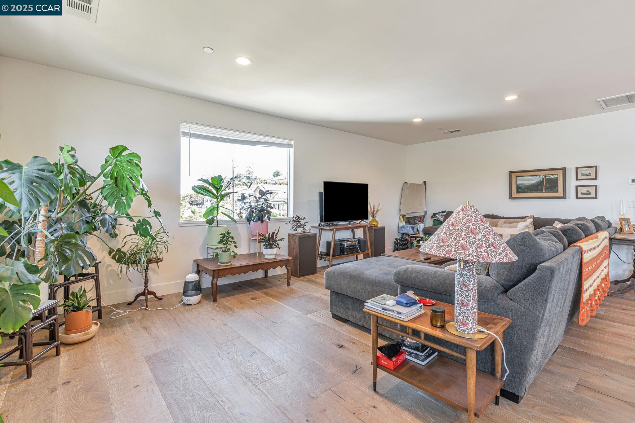 Detail Gallery Image 13 of 42 For 420 Winslow St., Crockett,  CA 94525 - 2 Beds | 2/1 Baths