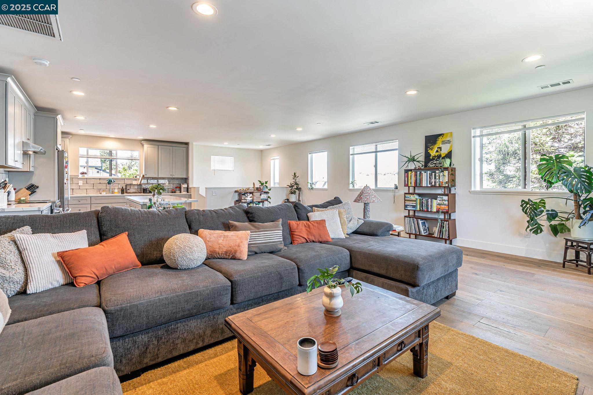 Detail Gallery Image 16 of 42 For 420 Winslow St., Crockett,  CA 94525 - 2 Beds | 2/1 Baths