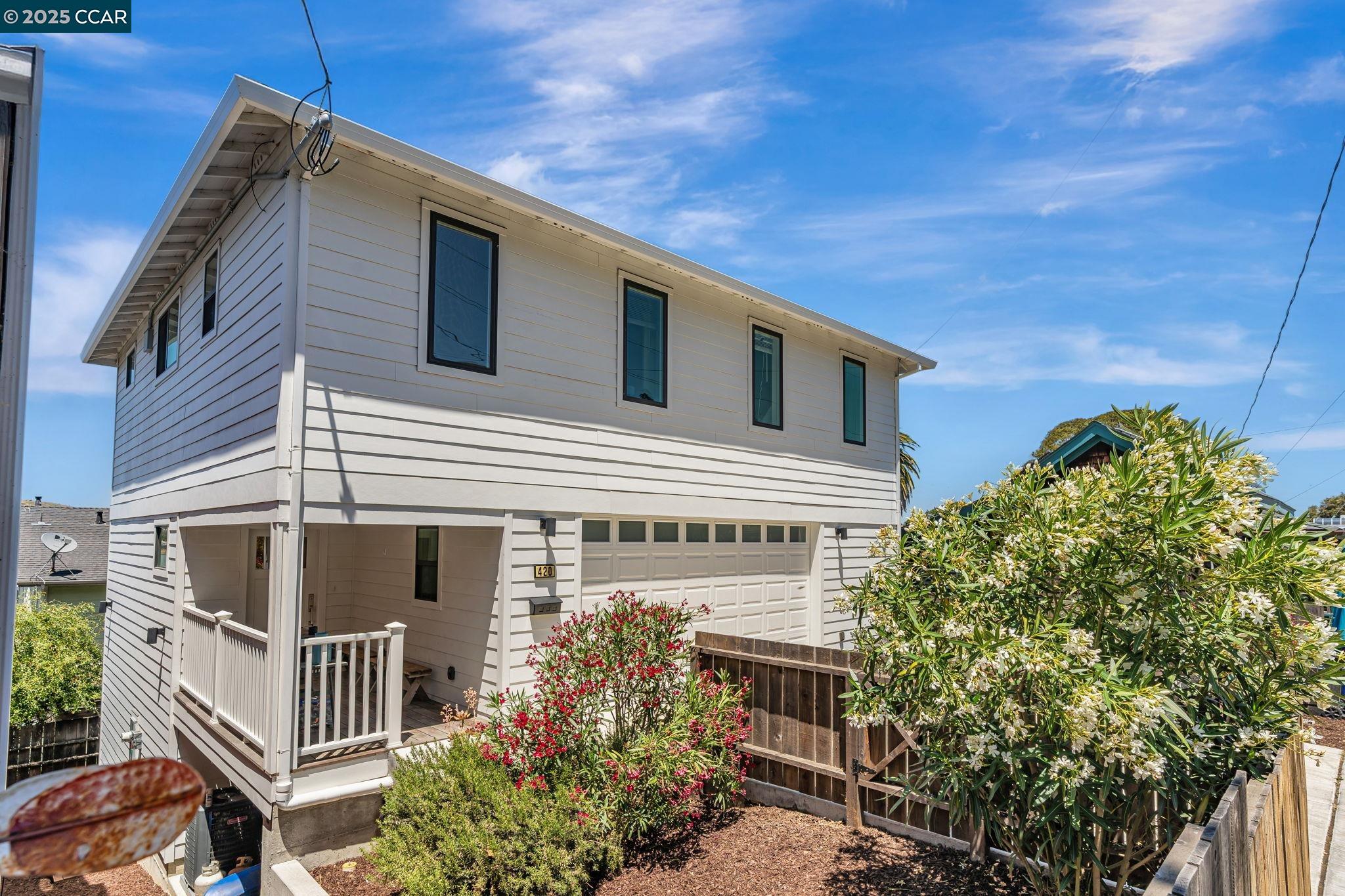 Detail Gallery Image 2 of 42 For 420 Winslow St., Crockett,  CA 94525 - 2 Beds | 2/1 Baths