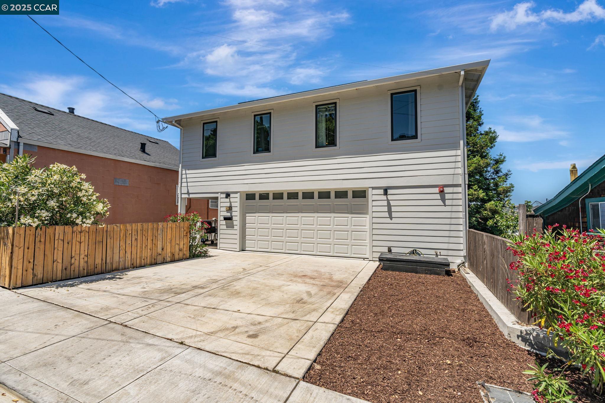 Detail Gallery Image 3 of 42 For 420 Winslow St., Crockett,  CA 94525 - 2 Beds | 2/1 Baths