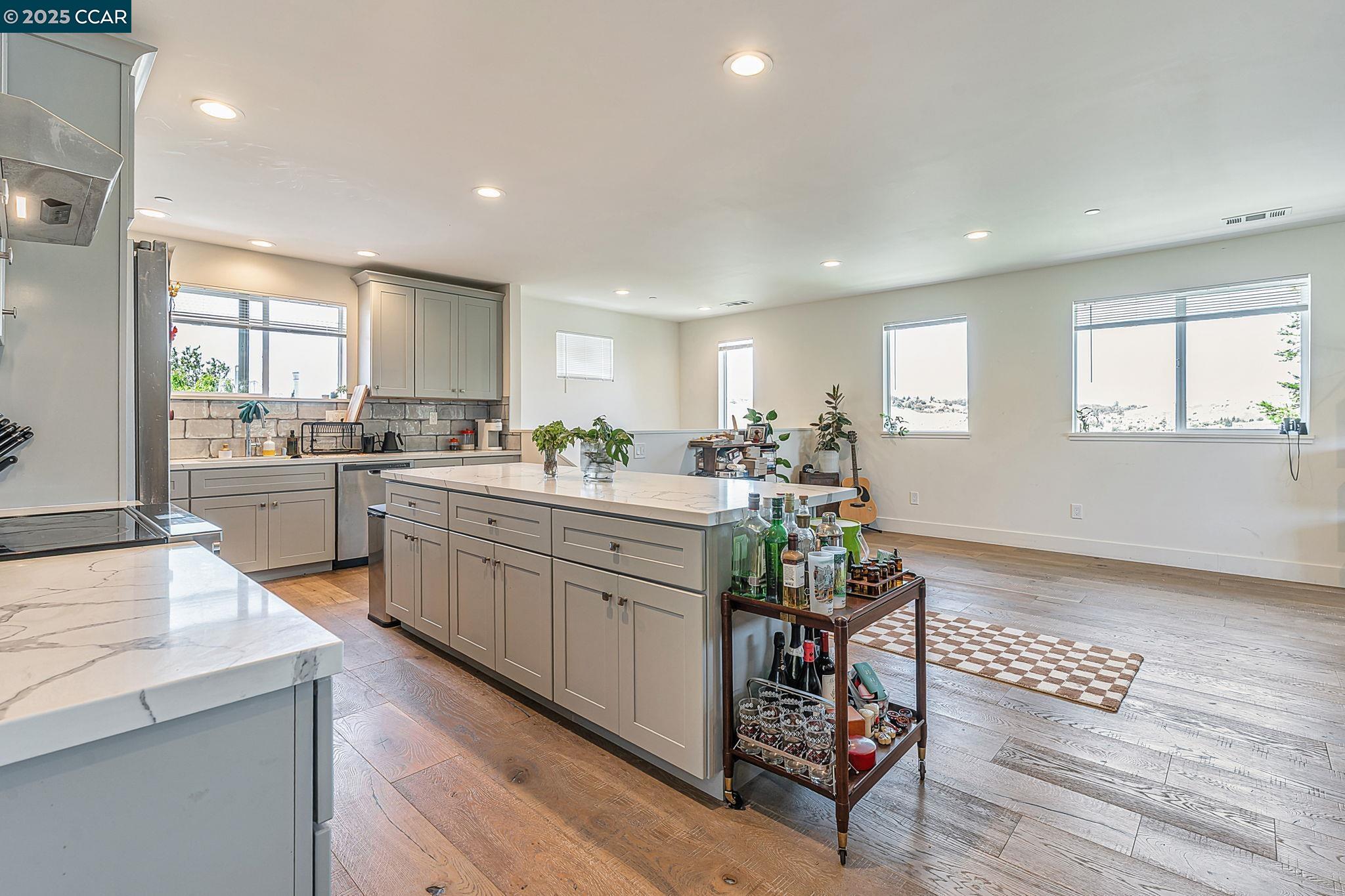 Detail Gallery Image 9 of 42 For 420 Winslow St., Crockett,  CA 94525 - 2 Beds | 2/1 Baths