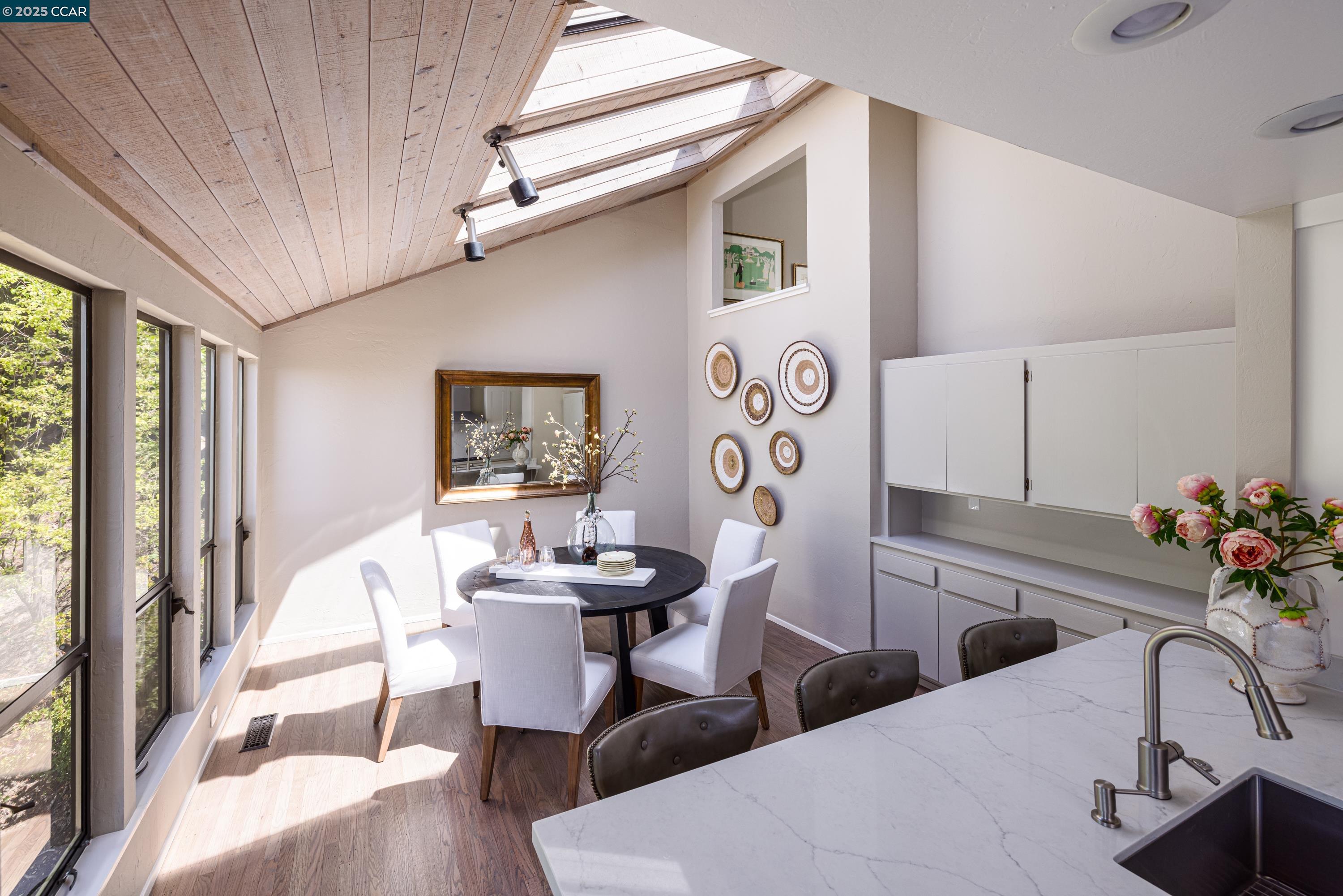 Detail Gallery Image 16 of 41 For 47 El Gavilan Rd., Orinda,  CA 94563 - 4 Beds | 2/1 Baths