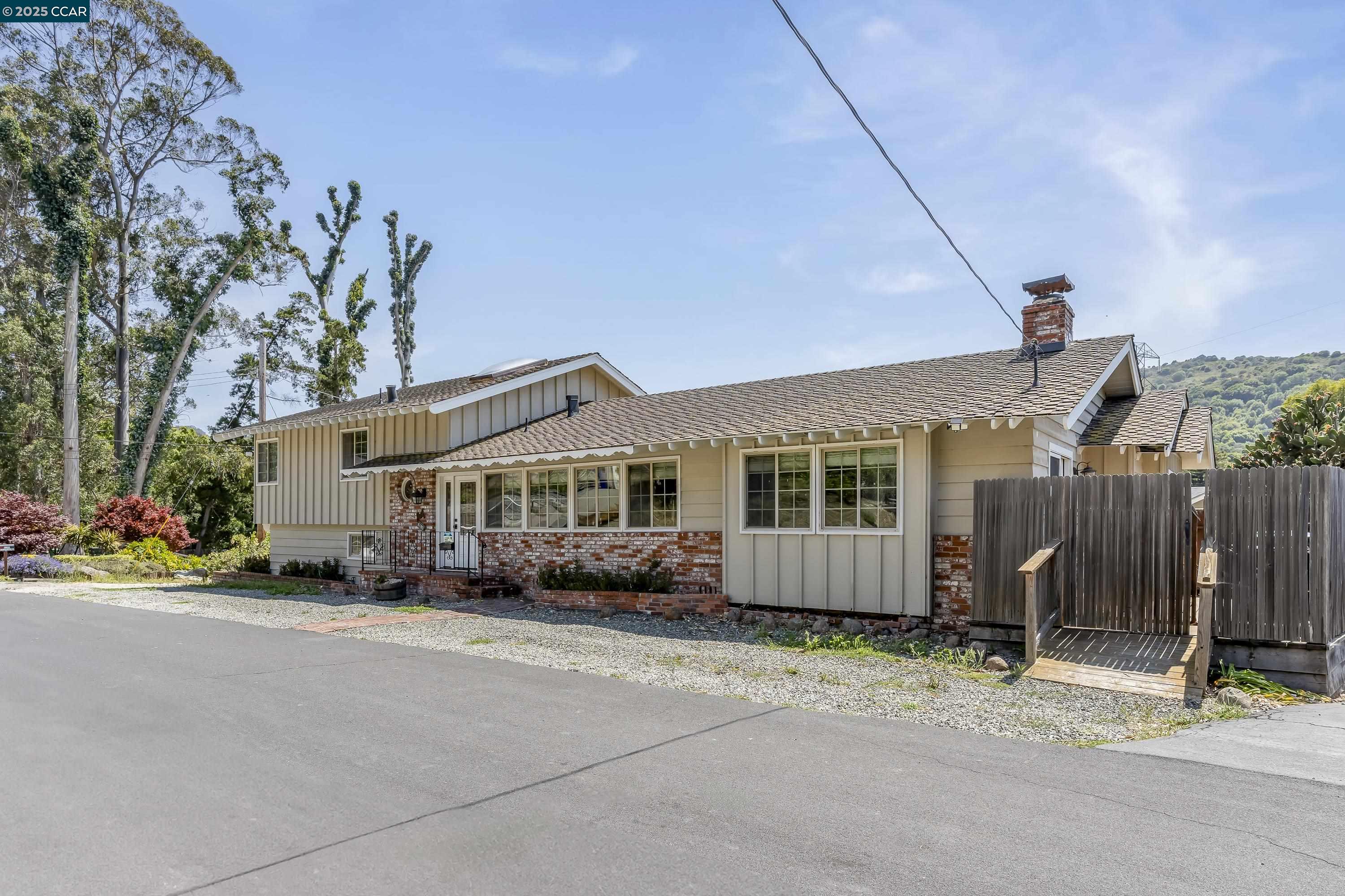 Detail Gallery Image 2 of 60 For 6180 Hillside Drive, El Sobrante,  CA 94803 - 4 Beds | 2 Baths