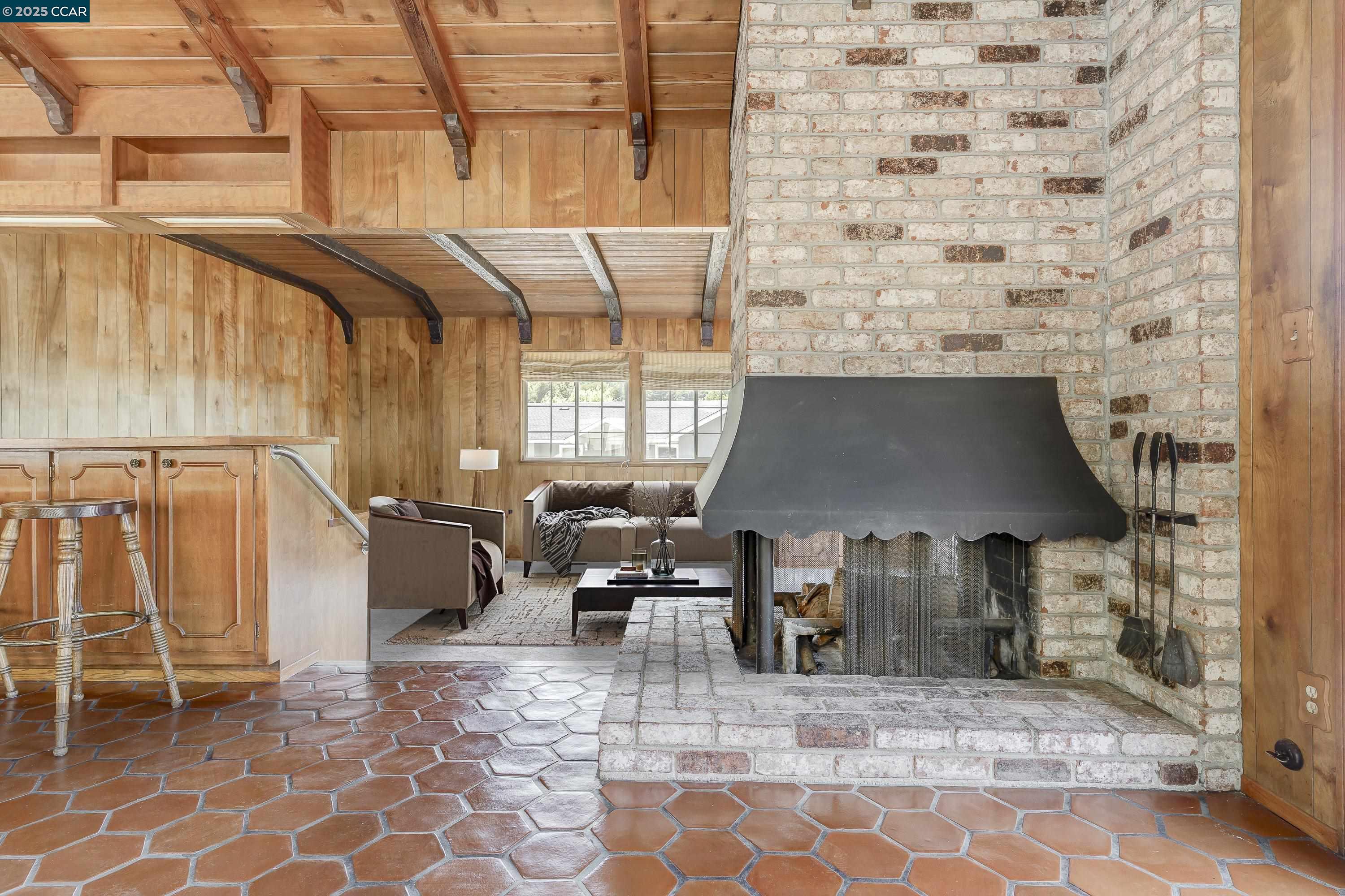 Detail Gallery Image 12 of 60 For 6180 Hillside Drive, El Sobrante,  CA 94803 - 4 Beds | 2 Baths
