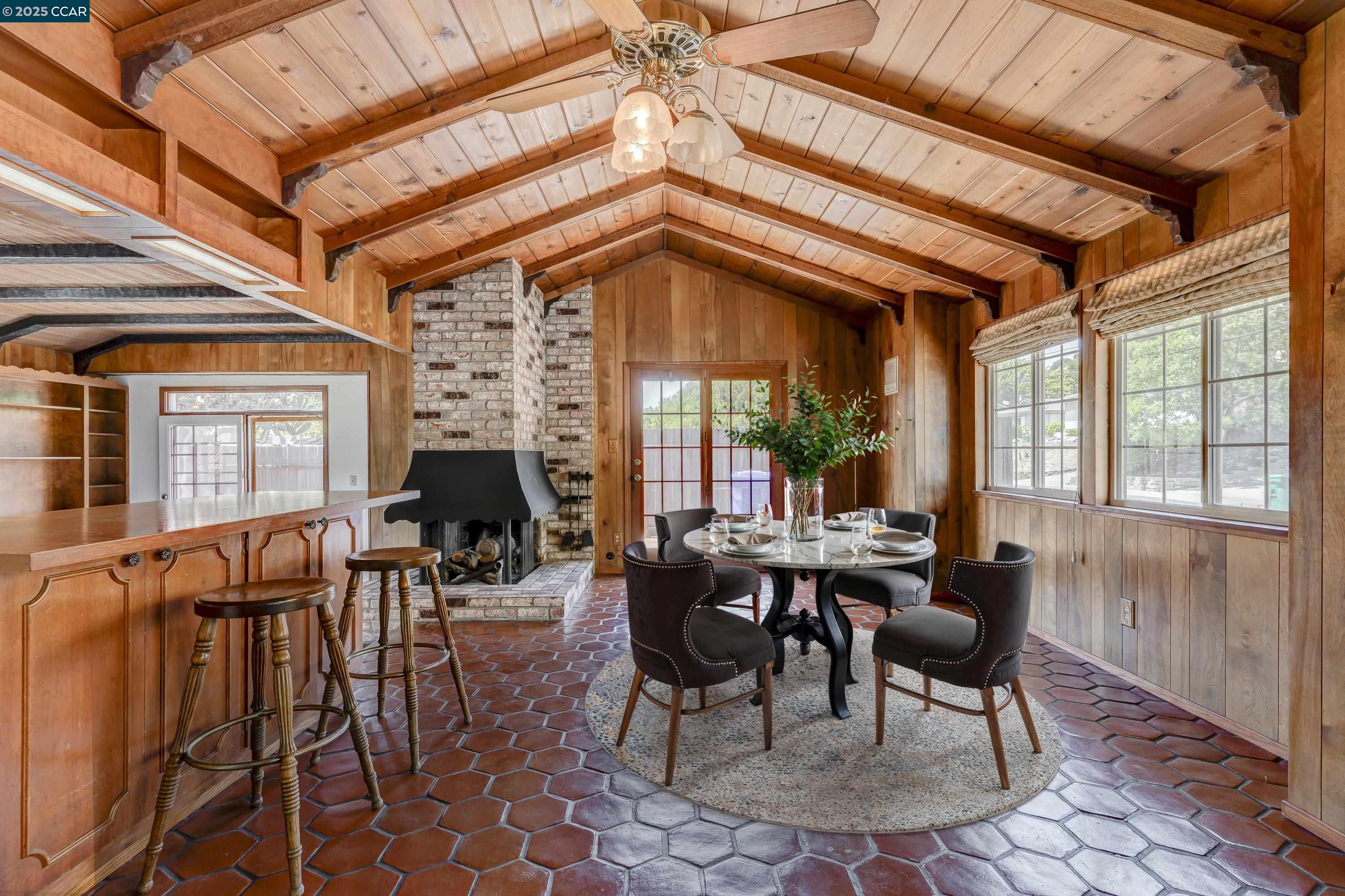 Detail Gallery Image 14 of 60 For 6180 Hillside Drive, El Sobrante,  CA 94803 - 4 Beds | 2 Baths