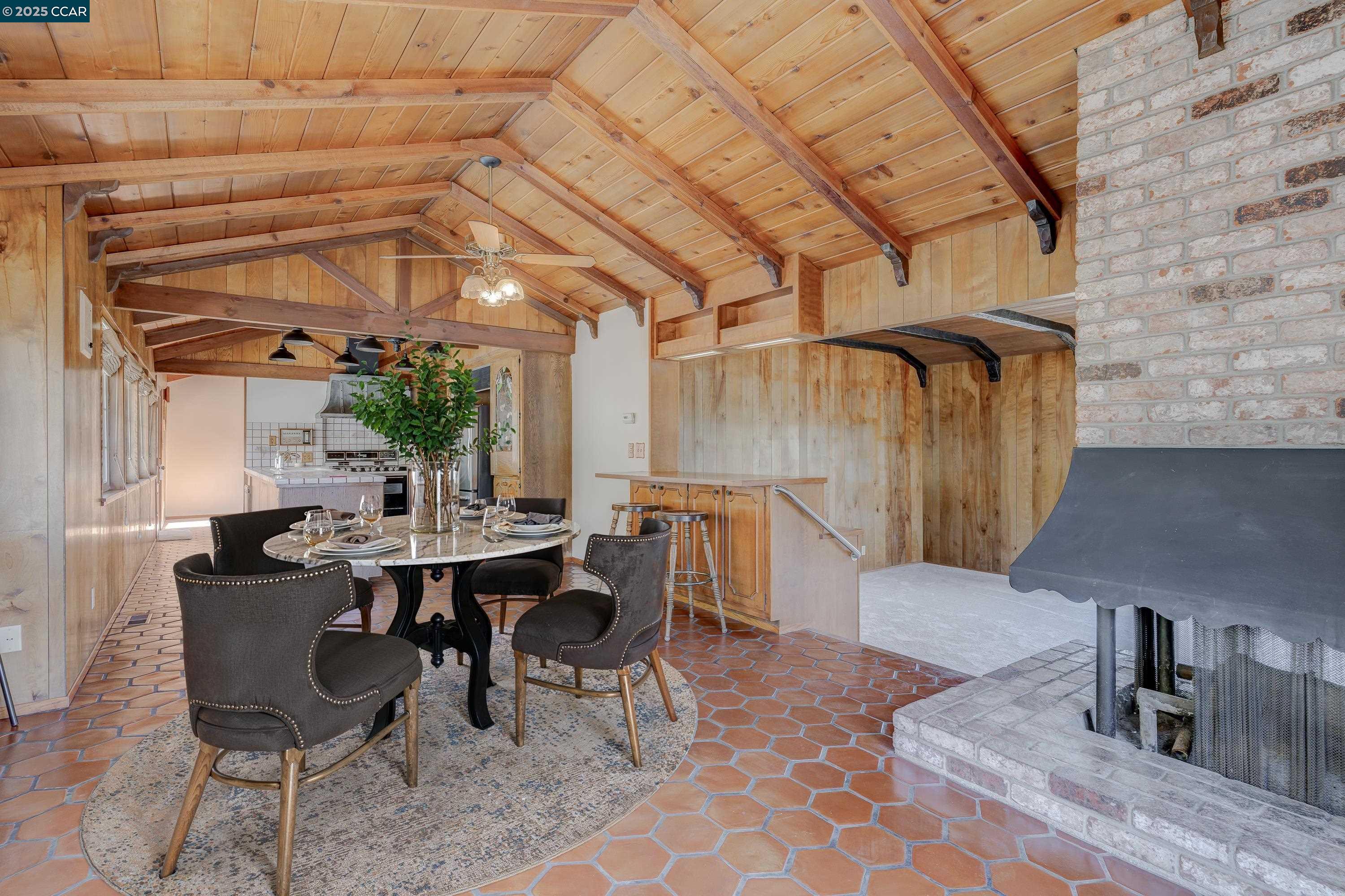 Detail Gallery Image 15 of 60 For 6180 Hillside Drive, El Sobrante,  CA 94803 - 4 Beds | 2 Baths
