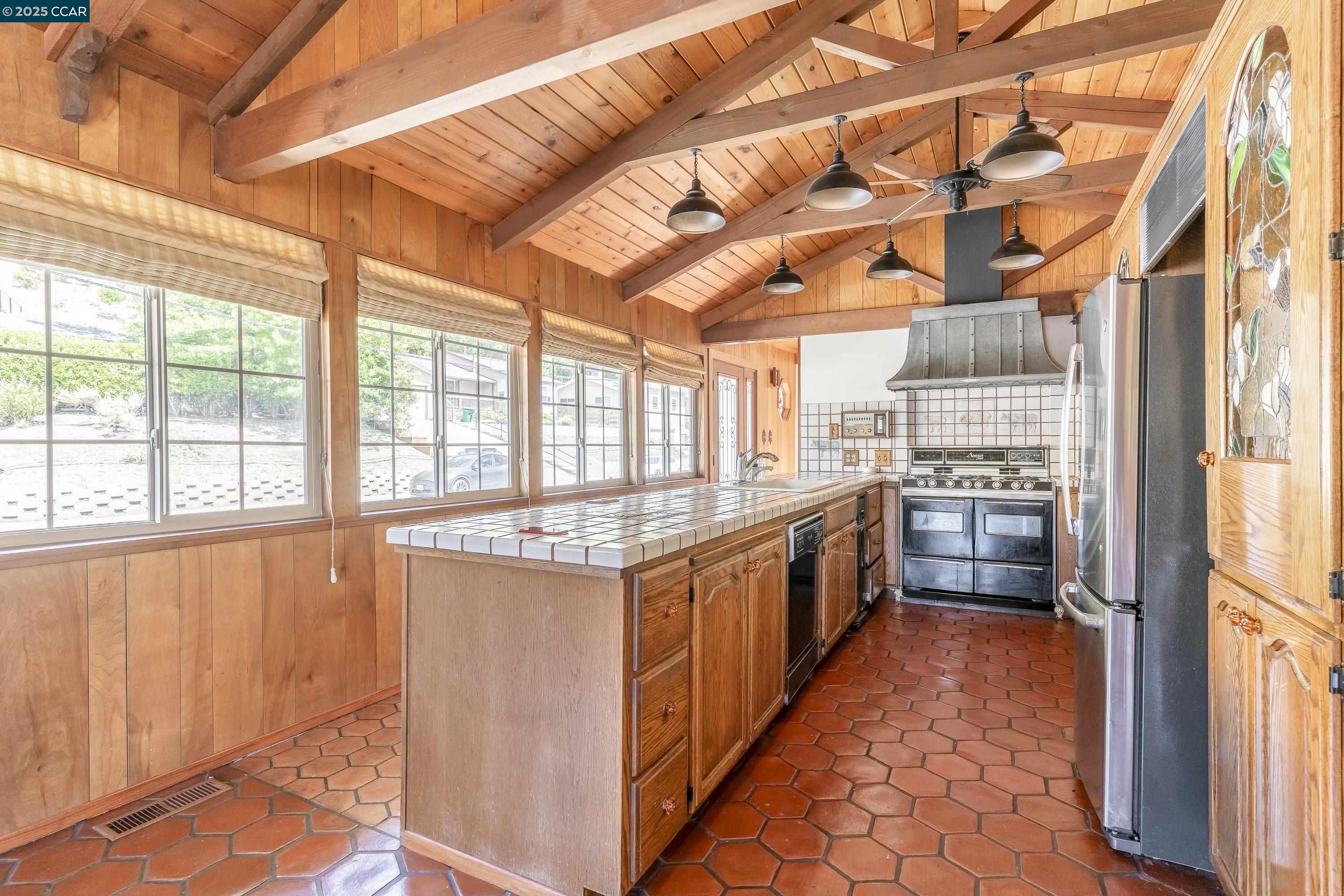 Detail Gallery Image 20 of 60 For 6180 Hillside Drive, El Sobrante,  CA 94803 - 4 Beds | 2 Baths