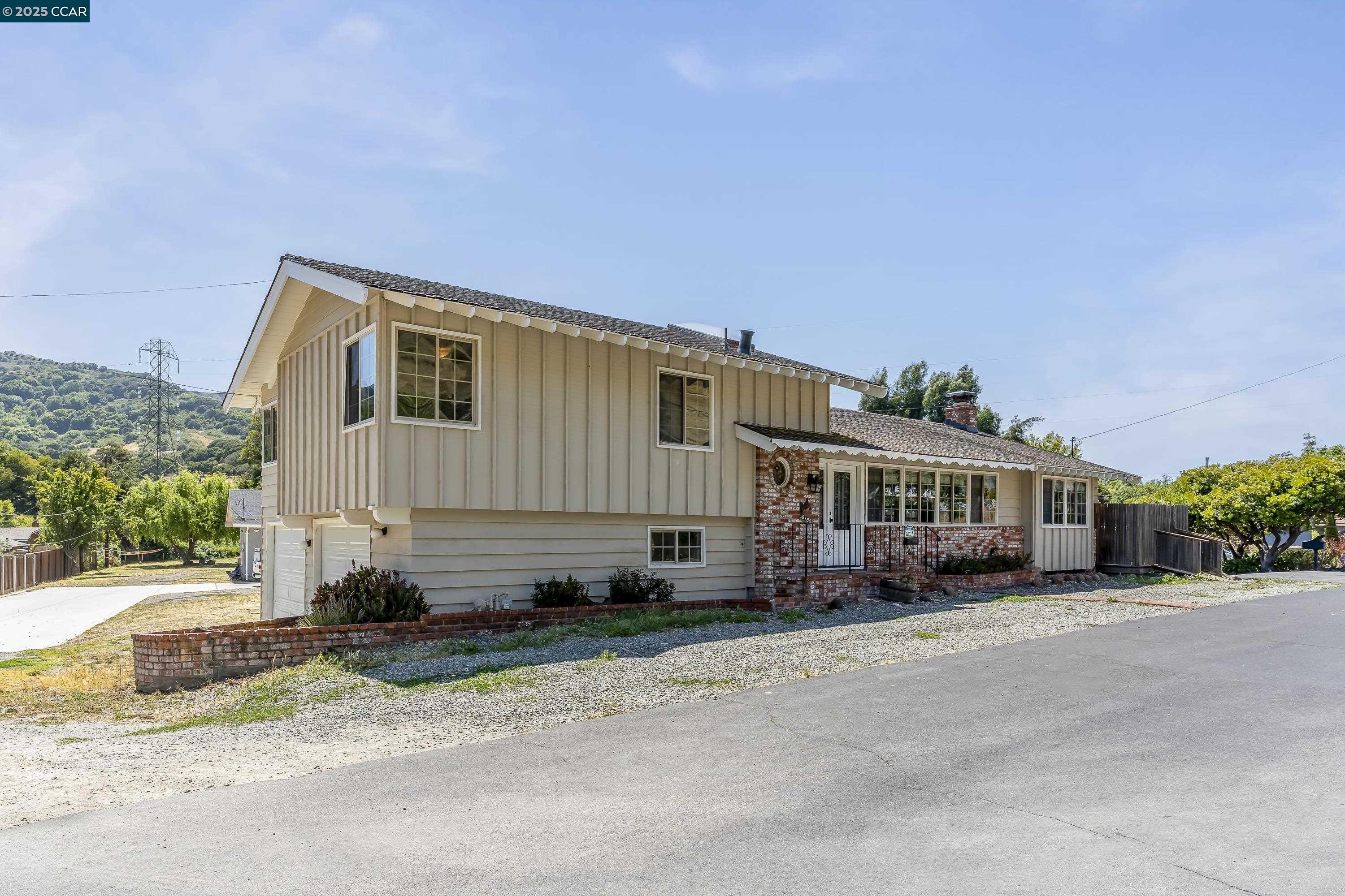 Detail Gallery Image 3 of 60 For 6180 Hillside Drive, El Sobrante,  CA 94803 - 4 Beds | 2 Baths