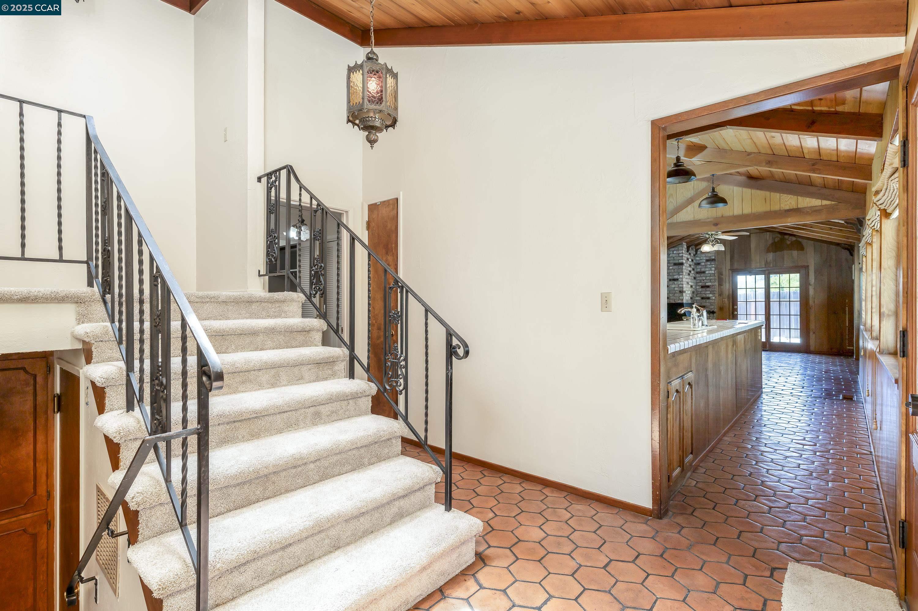Detail Gallery Image 6 of 60 For 6180 Hillside Drive, El Sobrante,  CA 94803 - 4 Beds | 2 Baths