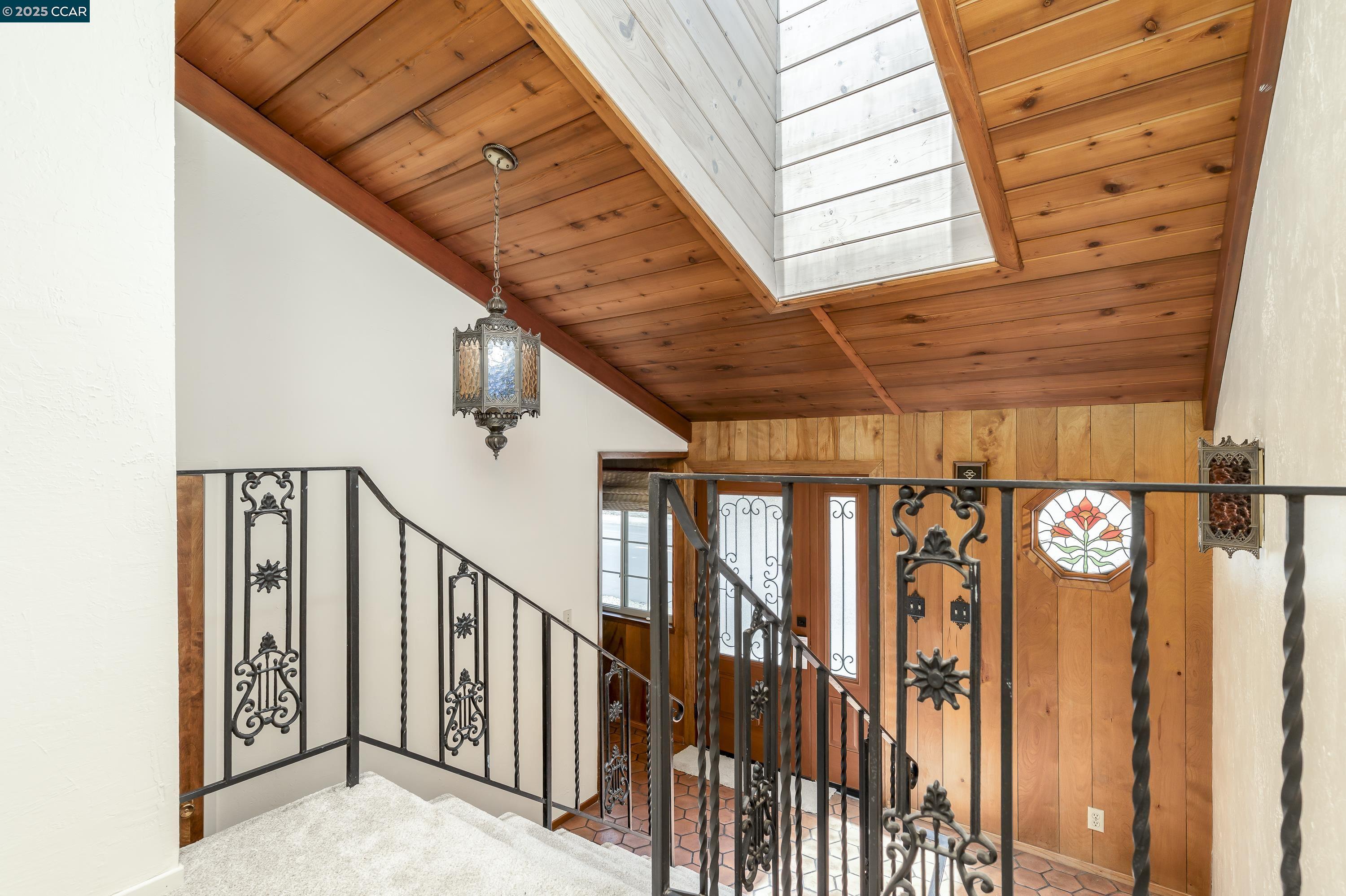 Detail Gallery Image 7 of 60 For 6180 Hillside Drive, El Sobrante,  CA 94803 - 4 Beds | 2 Baths