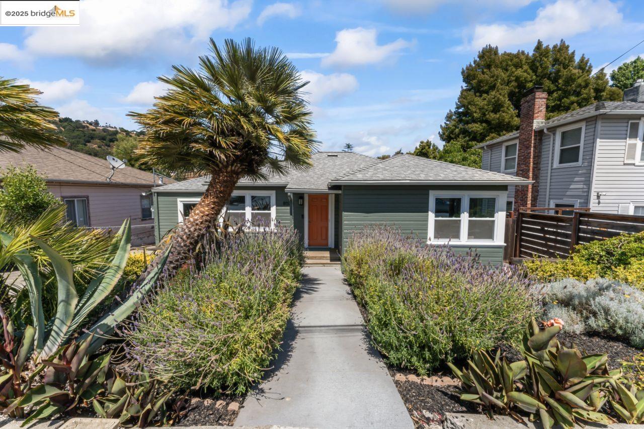 Detail Gallery Image 1 of 1 For 8024 Earl Street, Oakland,  CA 94605 - 2 Beds | 1 Baths