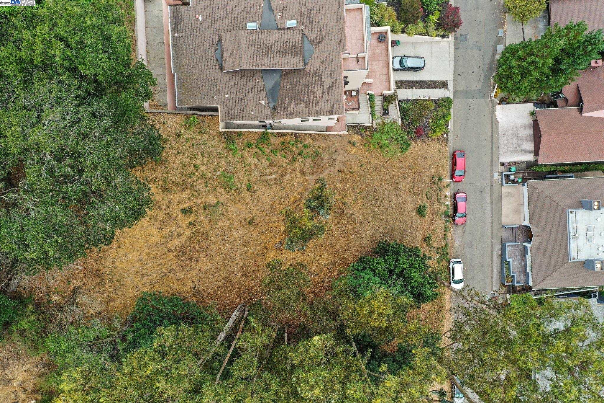 Detail Gallery Image 3 of 11 For 209 Sheridan Rd, Oakland,  CA 94618 - – Beds | – Baths