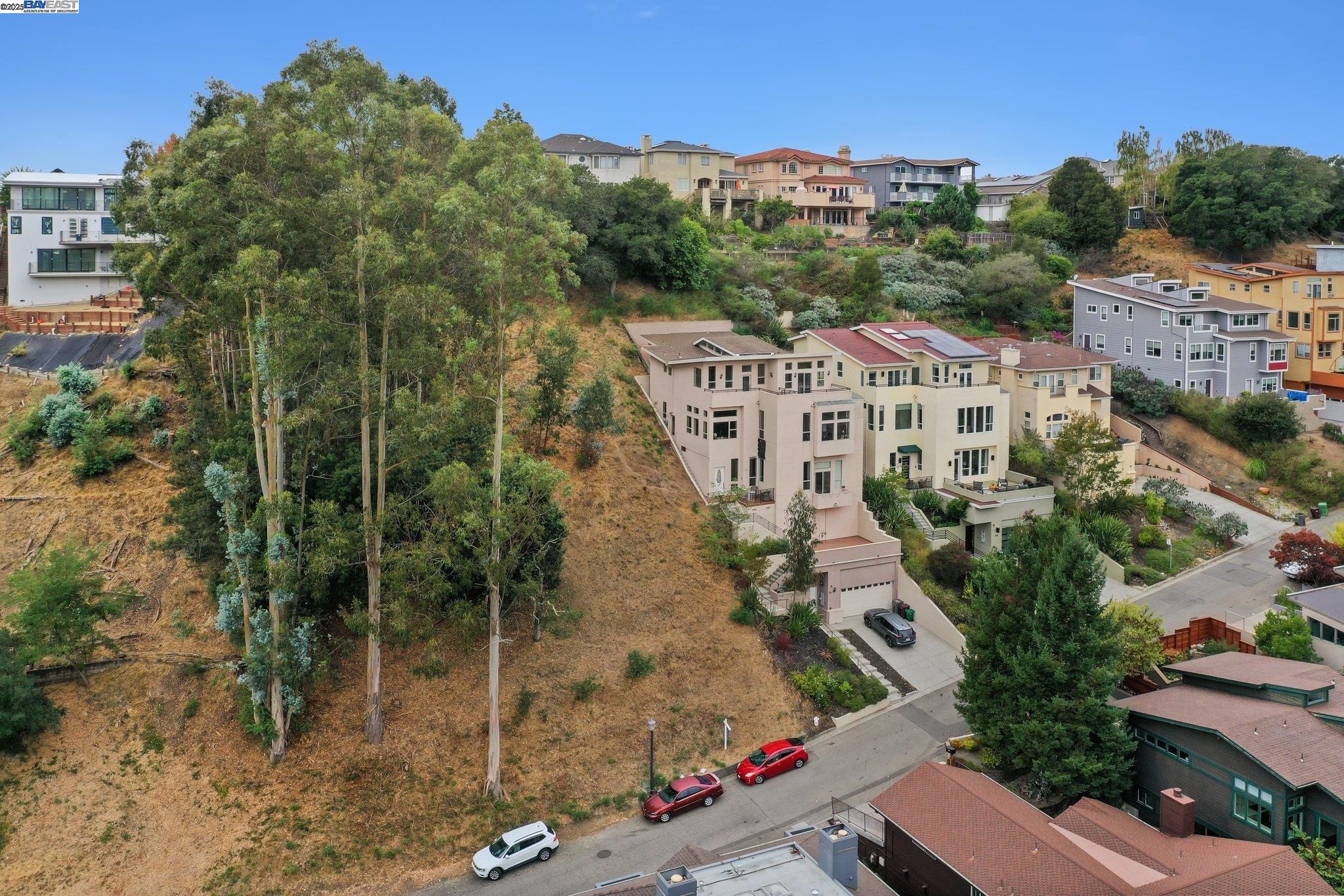 Detail Gallery Image 5 of 11 For 209 Sheridan Rd, Oakland,  CA 94618 - – Beds | – Baths