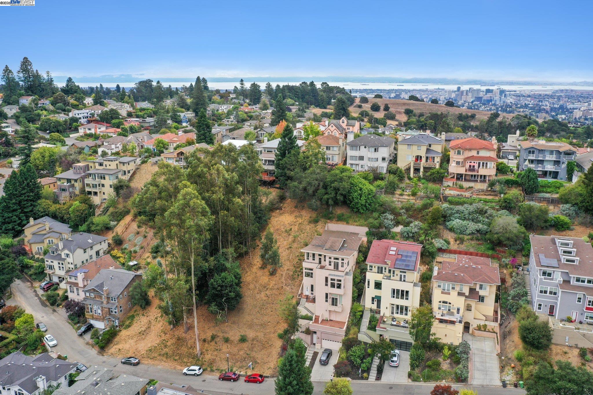 Detail Gallery Image 7 of 11 For 209 Sheridan Rd, Oakland,  CA 94618 - – Beds | – Baths