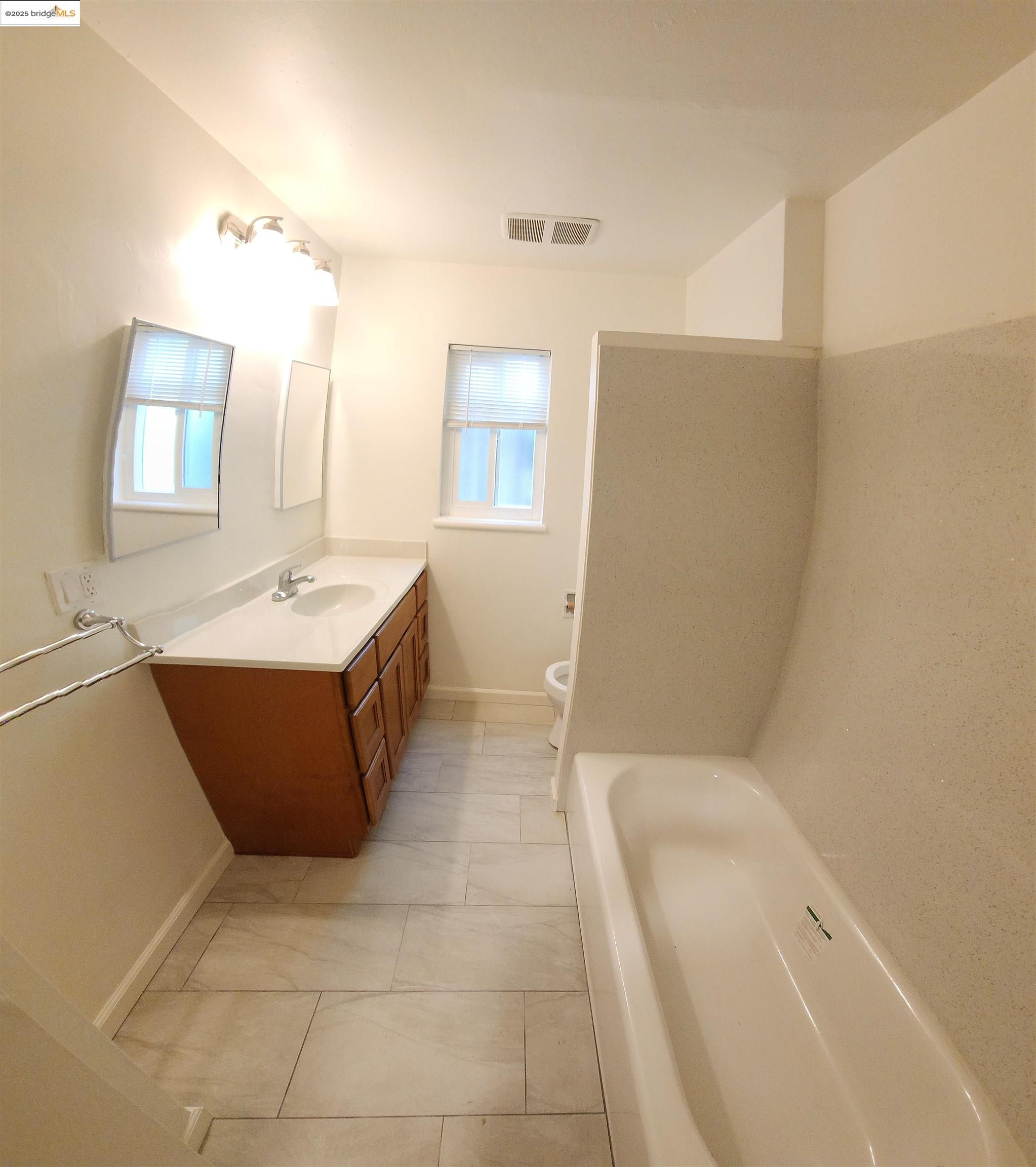 3009 Park Blvd # 1, Oakland, California 94610, 2 Bedrooms Bedrooms, 5 Rooms Rooms,1 BathroomBathrooms,Residential Lease,For Rent,3009 Park Blvd # 1,41101931