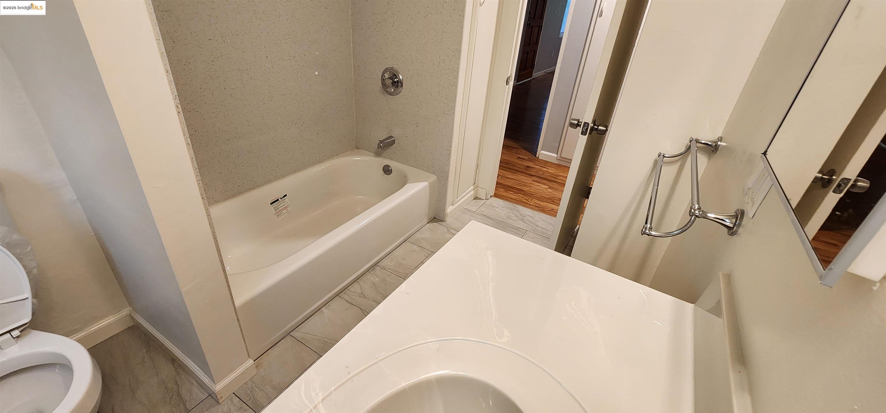 3009 Park Blvd # 1, Oakland, California 94610, 2 Bedrooms Bedrooms, 5 Rooms Rooms,1 BathroomBathrooms,Residential Lease,For Rent,3009 Park Blvd # 1,41101931