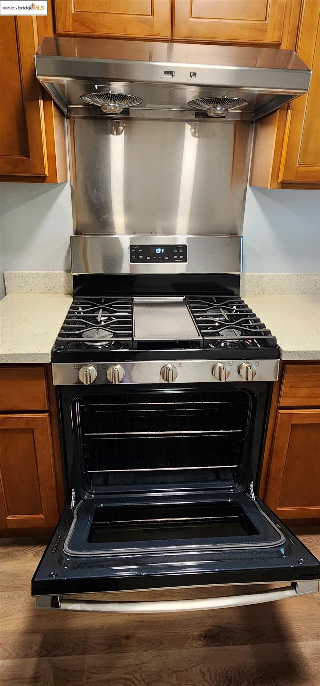 3009 Park Blvd # 1, Oakland, California 94610, 2 Bedrooms Bedrooms, 5 Rooms Rooms,1 BathroomBathrooms,Residential Lease,For Rent,3009 Park Blvd # 1,41101931