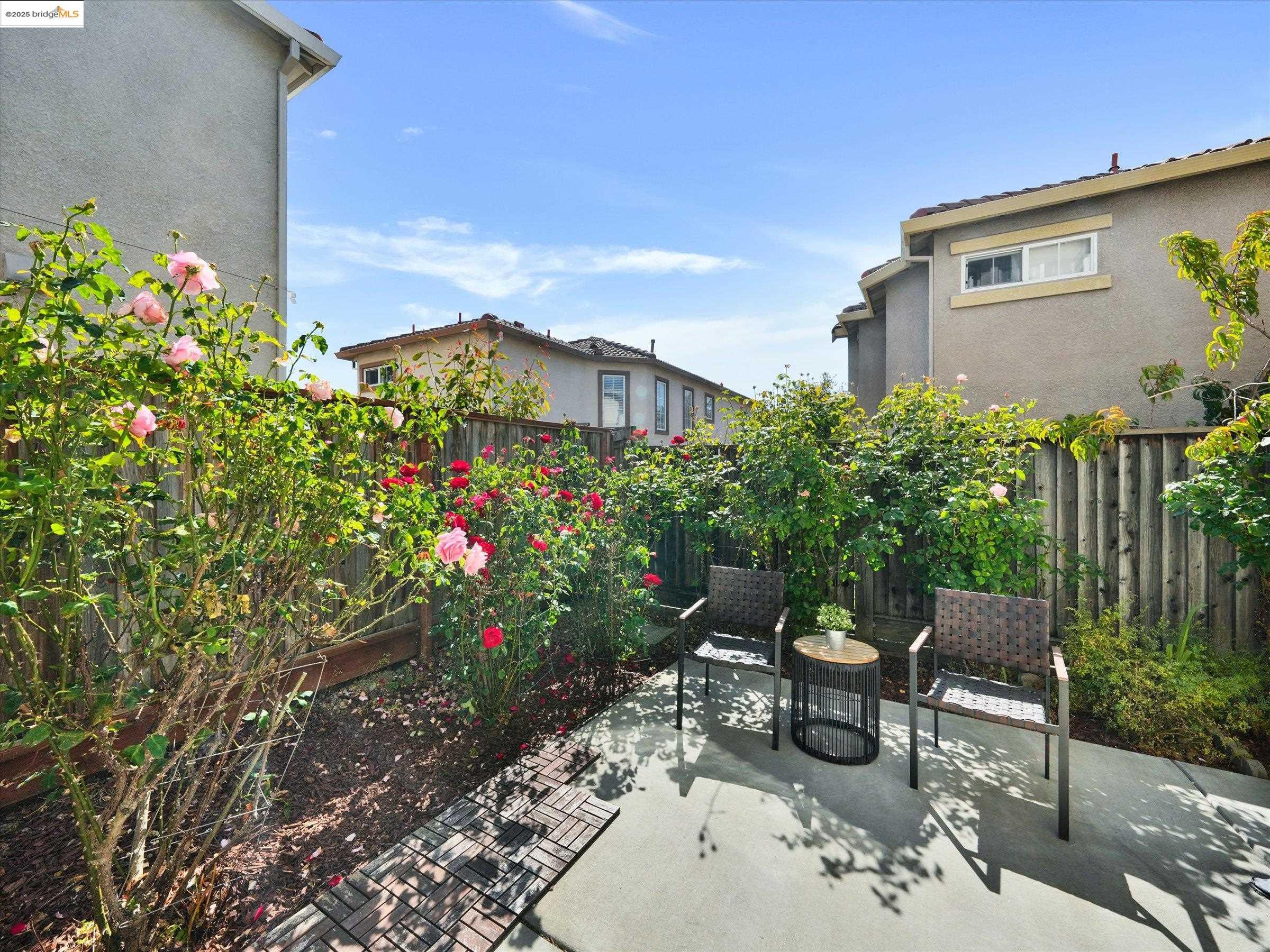 Detail Gallery Image 14 of 32 For 1111 Greystone Ct, Richmond,  CA 94806 - 3 Beds | 2/1 Baths