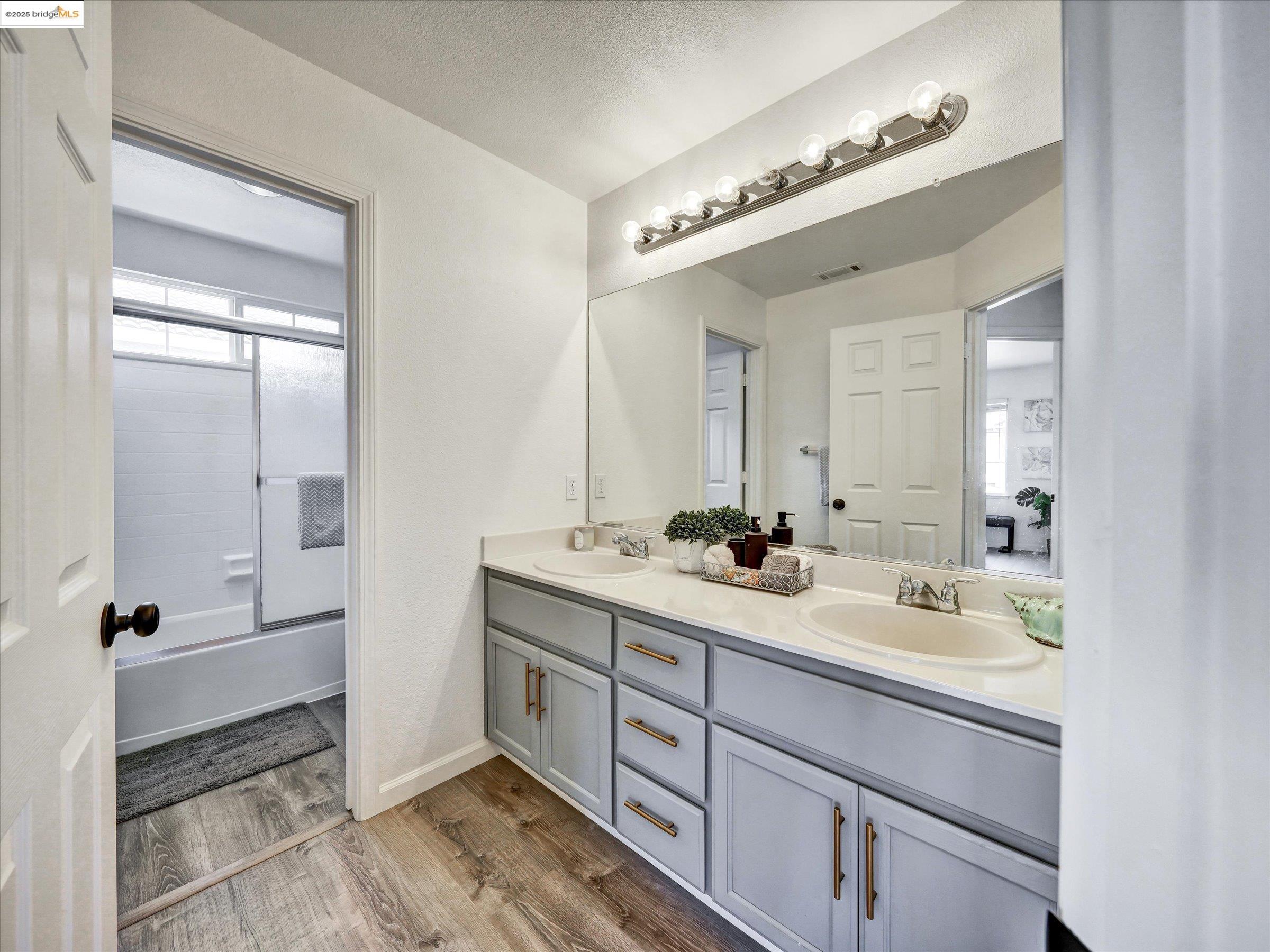 Detail Gallery Image 26 of 32 For 1111 Greystone Ct, Richmond,  CA 94806 - 3 Beds | 2/1 Baths