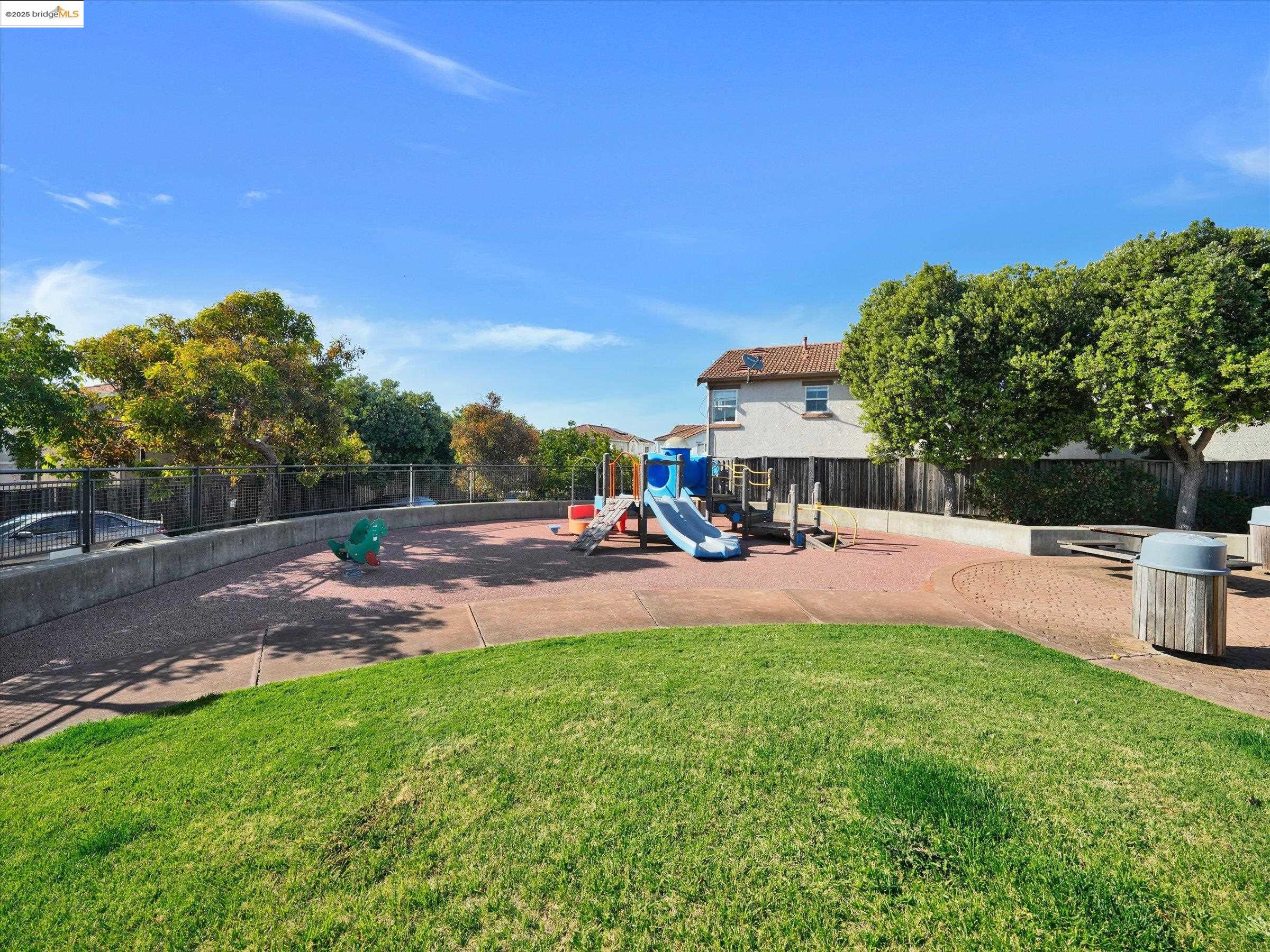 Detail Gallery Image 30 of 32 For 1111 Greystone Ct, Richmond,  CA 94806 - 3 Beds | 2/1 Baths