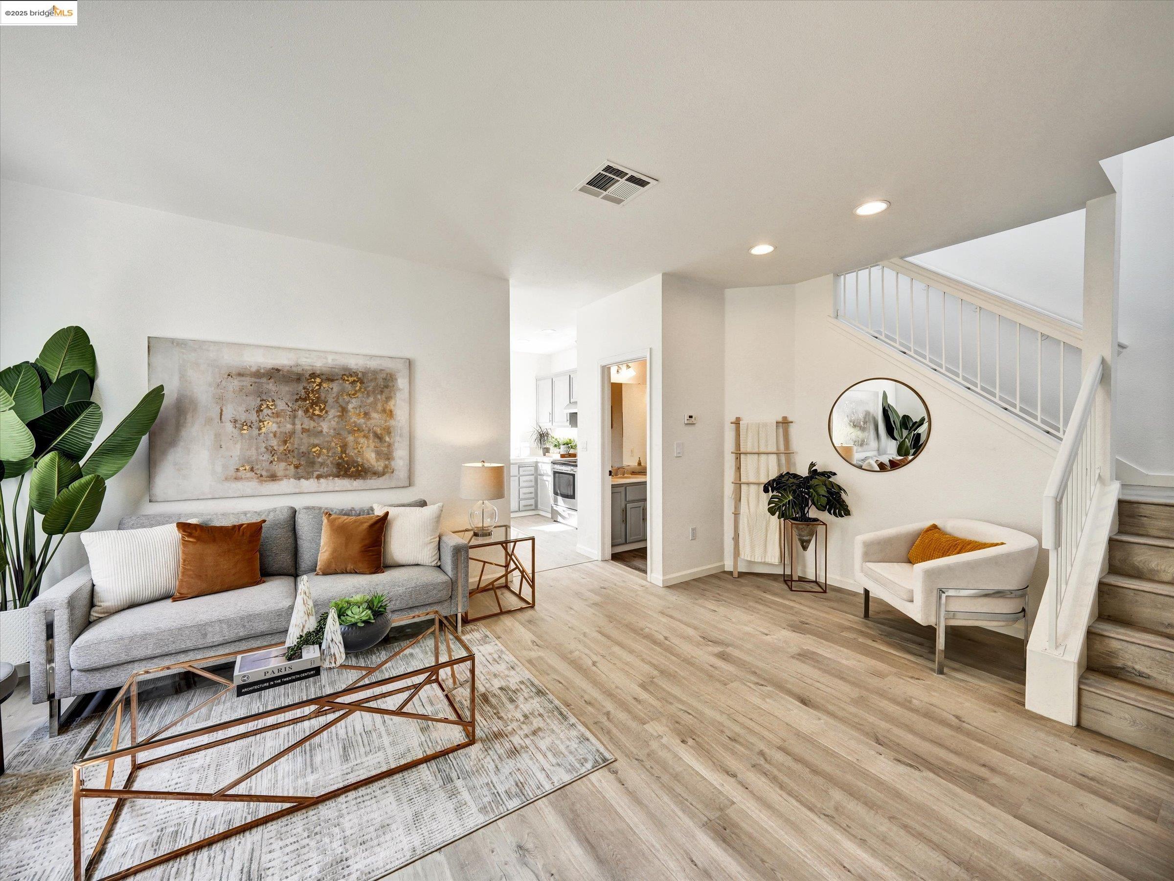 Detail Gallery Image 7 of 32 For 1111 Greystone Ct, Richmond,  CA 94806 - 3 Beds | 2/1 Baths