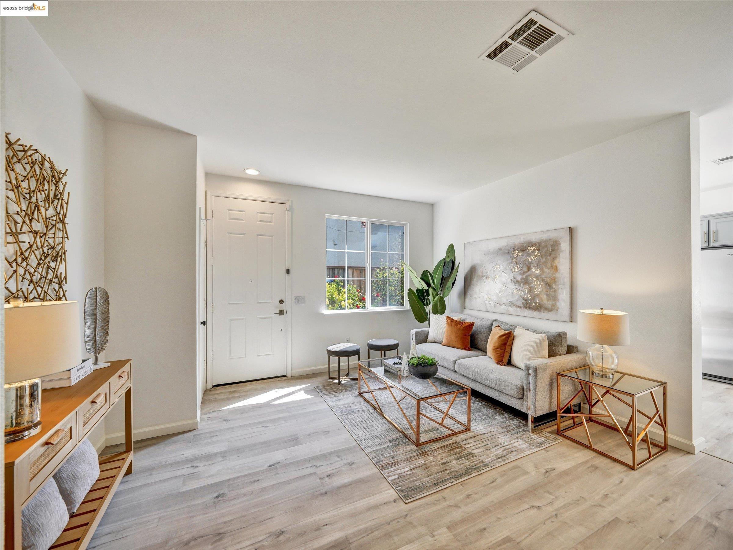 Detail Gallery Image 8 of 32 For 1111 Greystone Ct, Richmond,  CA 94806 - 3 Beds | 2/1 Baths