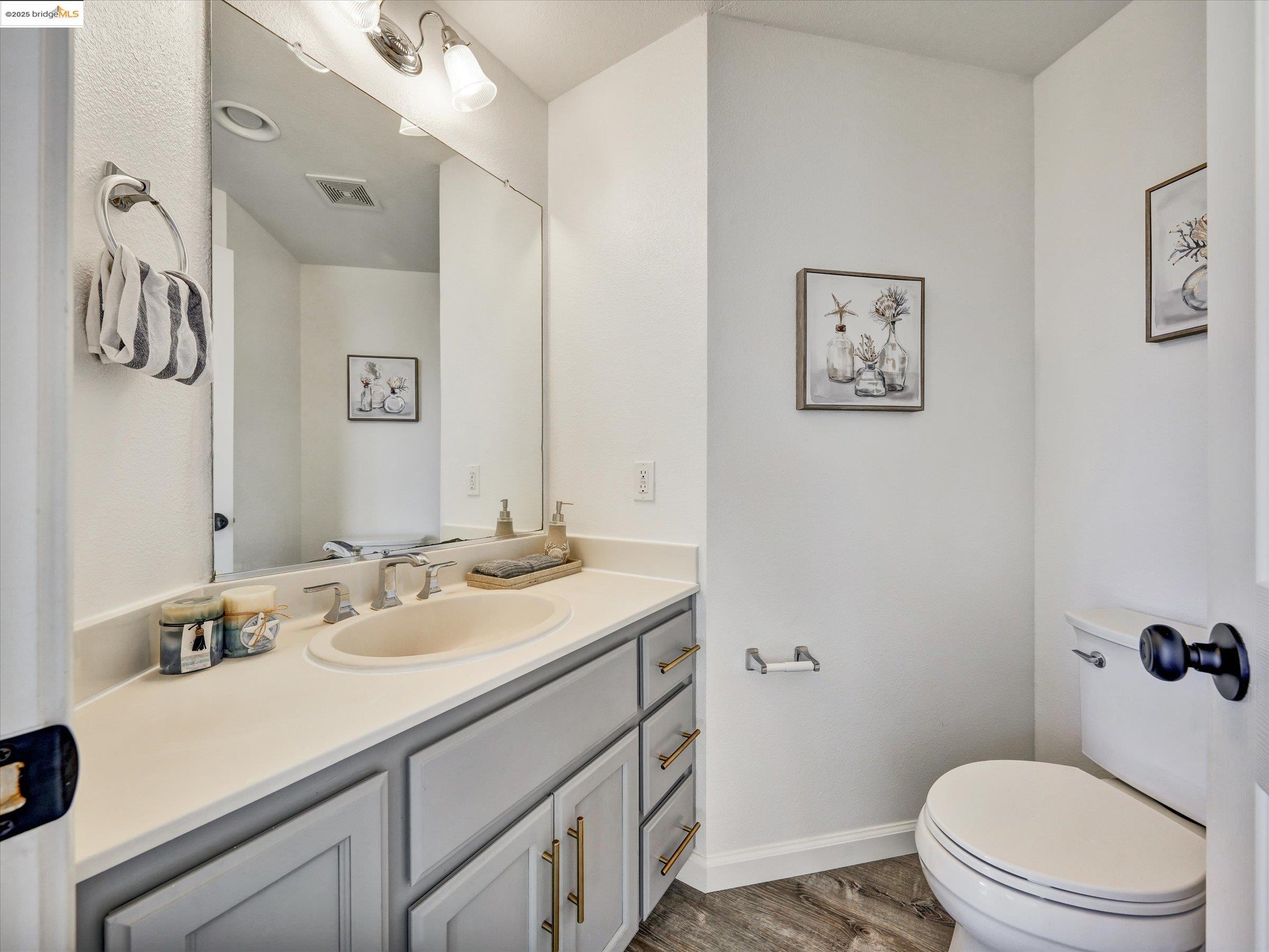 Detail Gallery Image 10 of 32 For 1111 Greystone Ct, Richmond,  CA 94806 - 3 Beds | 2/1 Baths