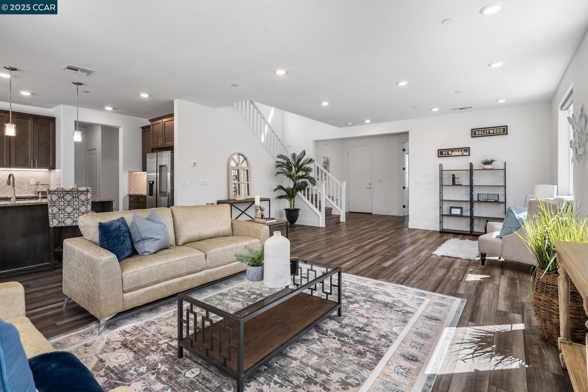 Detail Gallery Image 11 of 58 For 3386 Hatteras Ct, Lathrop,  CA 95330 - 5 Beds | 3/1 Baths
