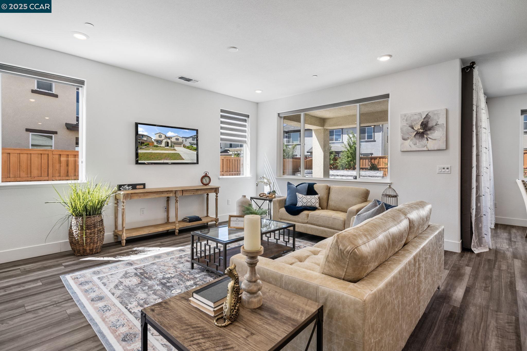 Detail Gallery Image 12 of 58 For 3386 Hatteras Ct, Lathrop,  CA 95330 - 5 Beds | 3/1 Baths