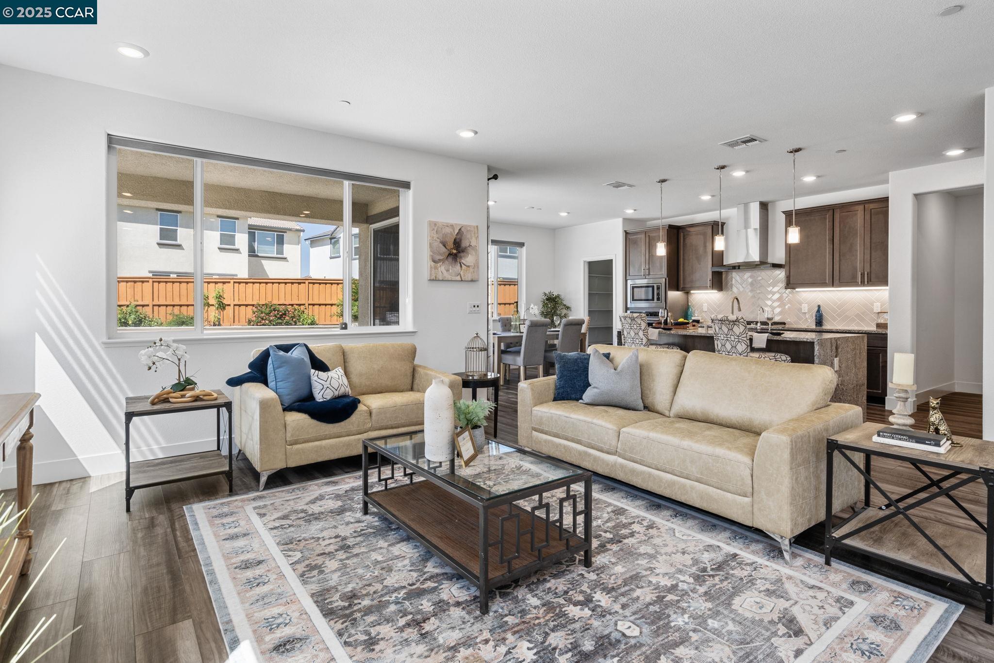 Detail Gallery Image 14 of 58 For 3386 Hatteras Ct, Lathrop,  CA 95330 - 5 Beds | 3/1 Baths