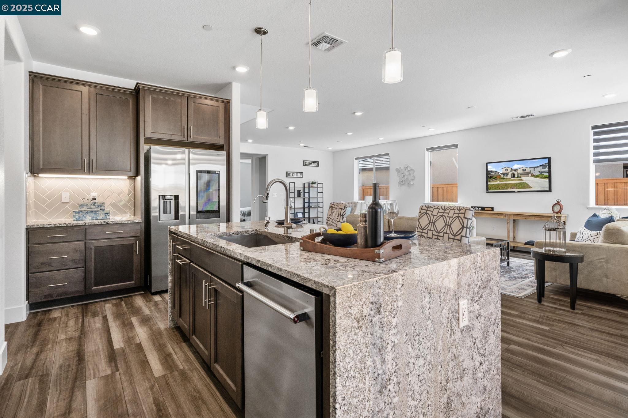 Detail Gallery Image 16 of 58 For 3386 Hatteras Ct, Lathrop,  CA 95330 - 5 Beds | 3/1 Baths