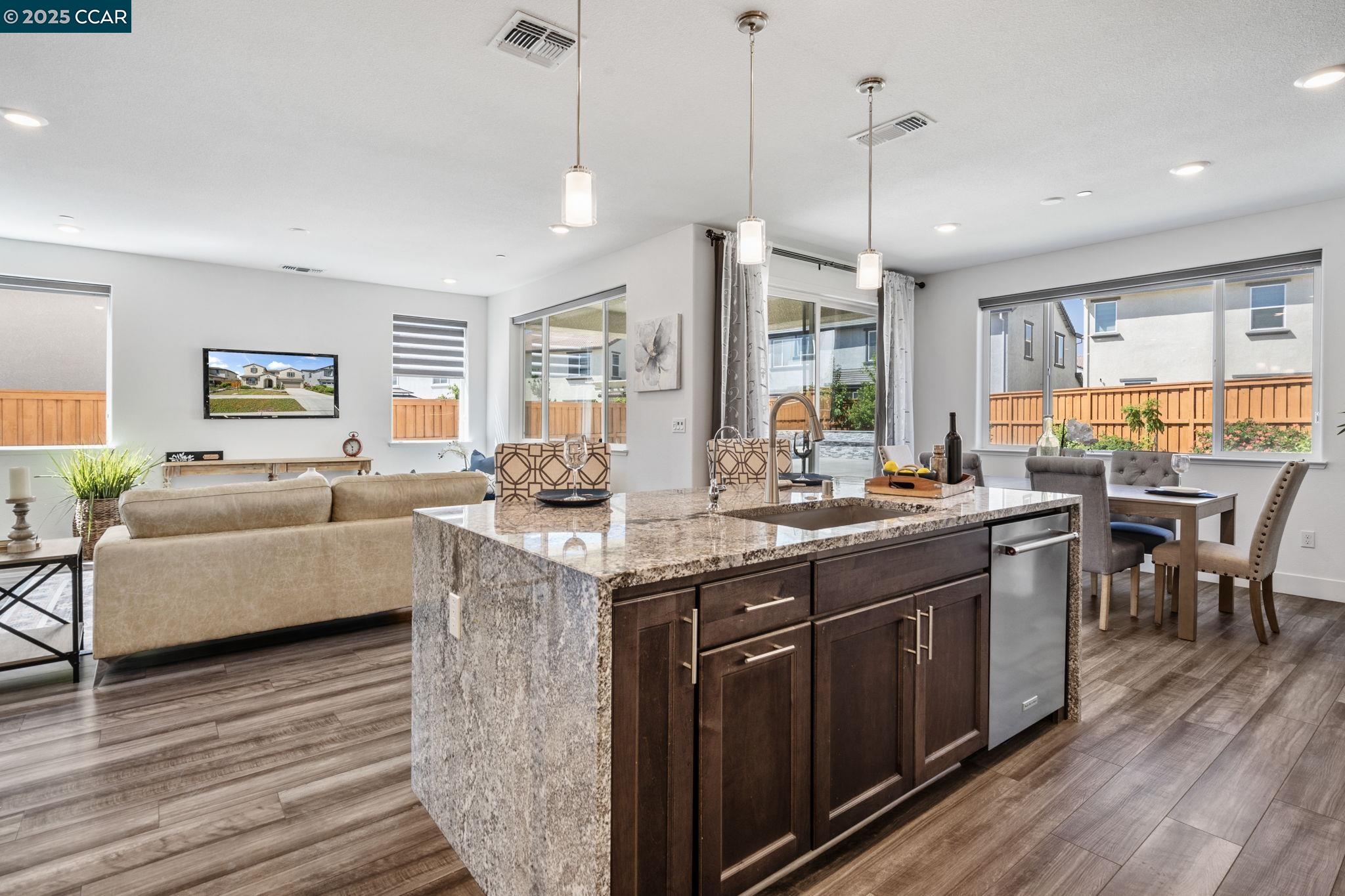 Detail Gallery Image 20 of 58 For 3386 Hatteras Ct, Lathrop,  CA 95330 - 5 Beds | 3/1 Baths