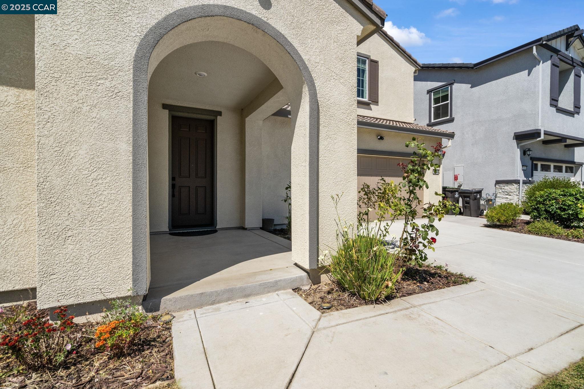 Detail Gallery Image 3 of 58 For 3386 Hatteras Ct, Lathrop,  CA 95330 - 5 Beds | 3/1 Baths