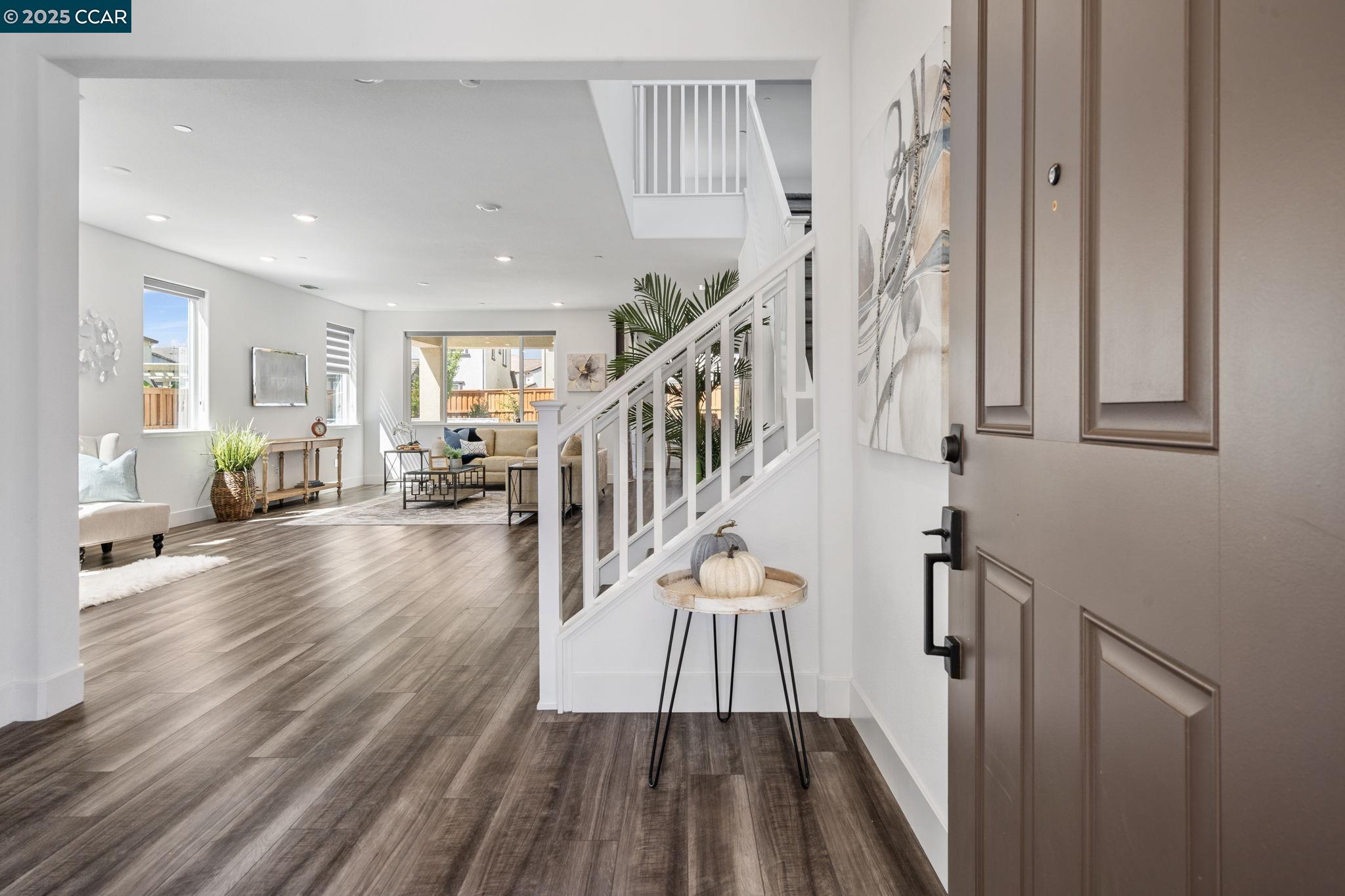 Detail Gallery Image 4 of 58 For 3386 Hatteras Ct, Lathrop,  CA 95330 - 5 Beds | 3/1 Baths